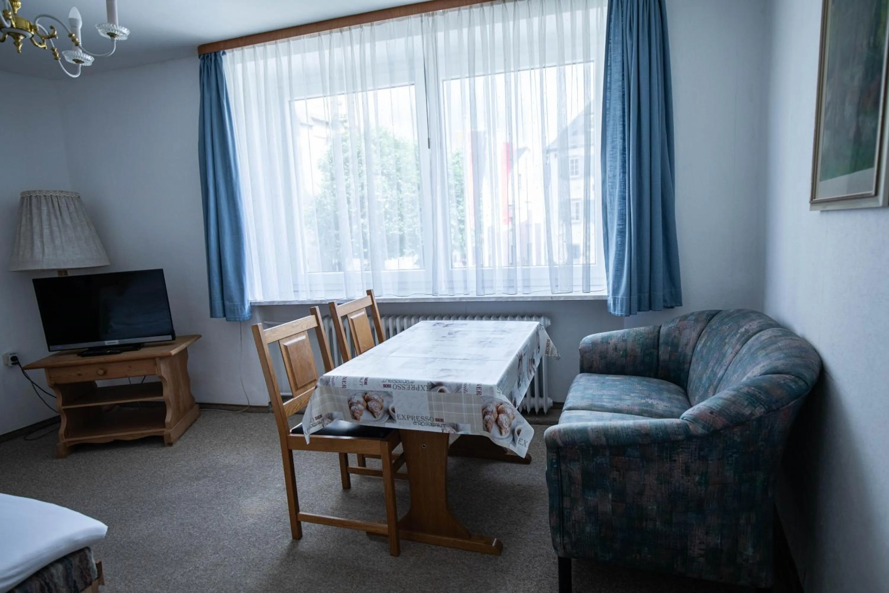 Living room, Bed in Landhotel Jägerhof