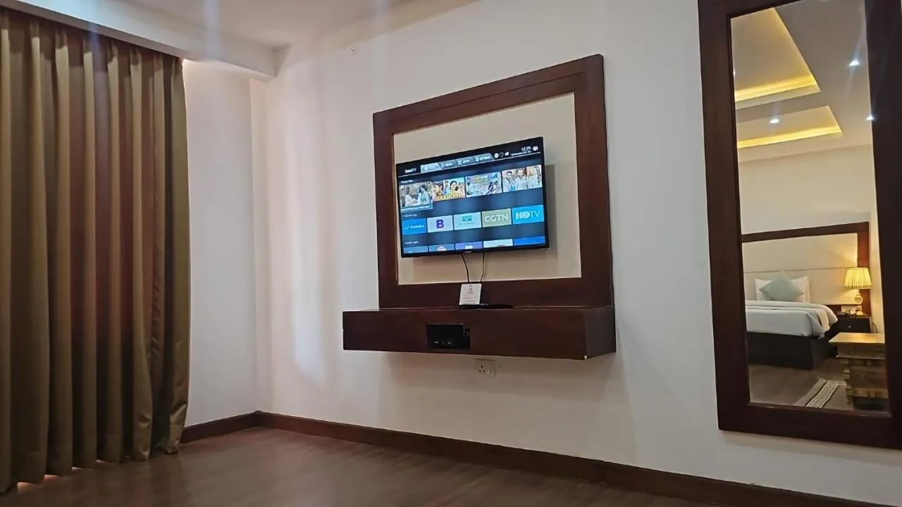 TV and multimedia in Lha-Zes