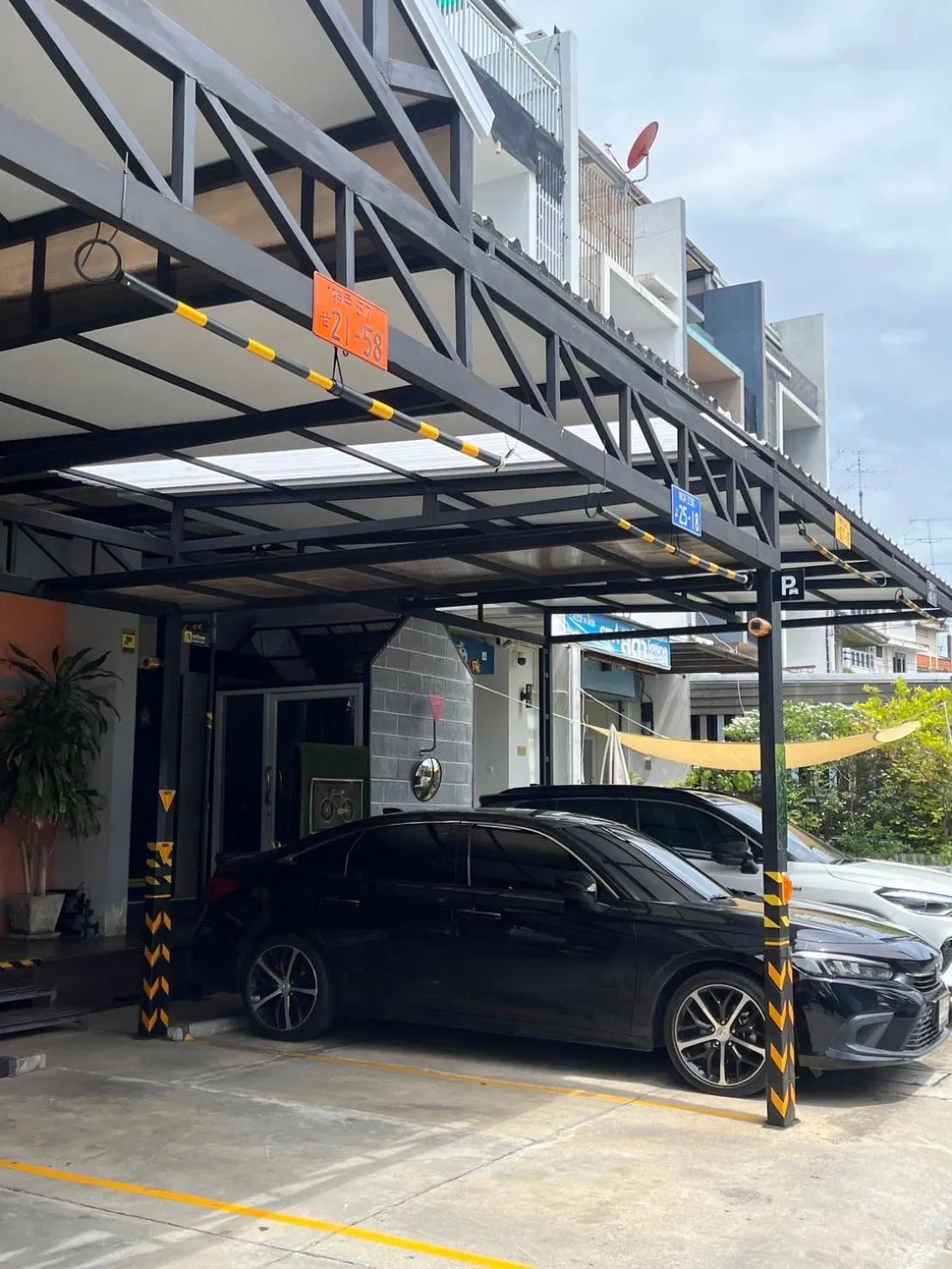 Parking in White Monkey Guesthouse