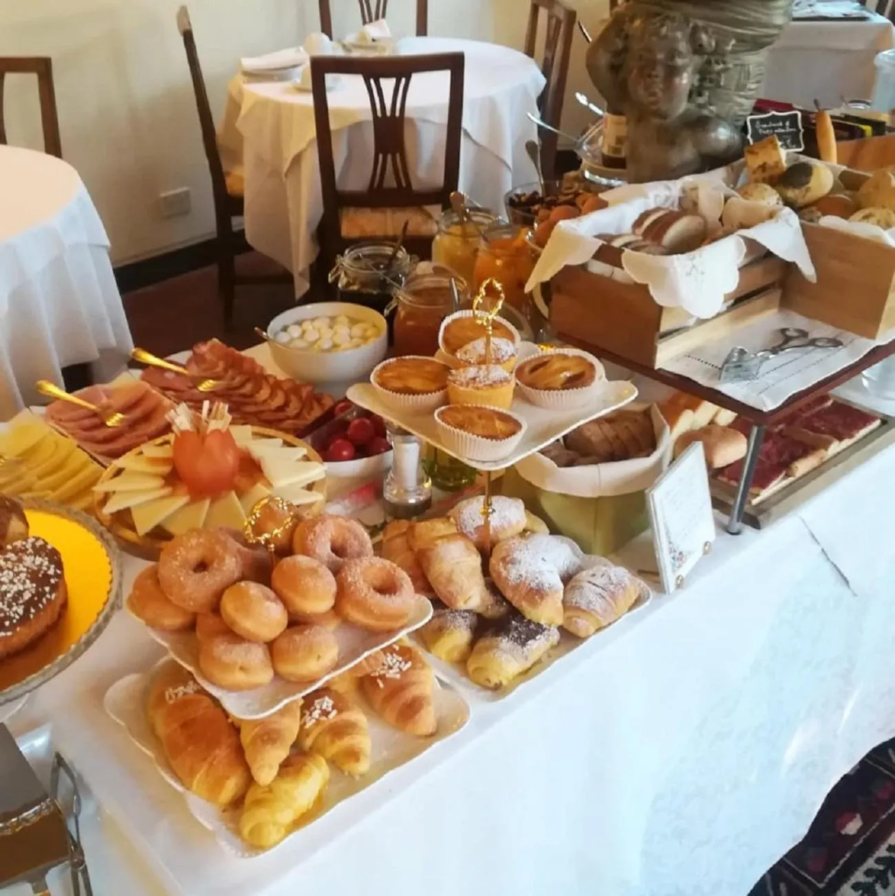 Buffet breakfast in Hotel Santa Caterina