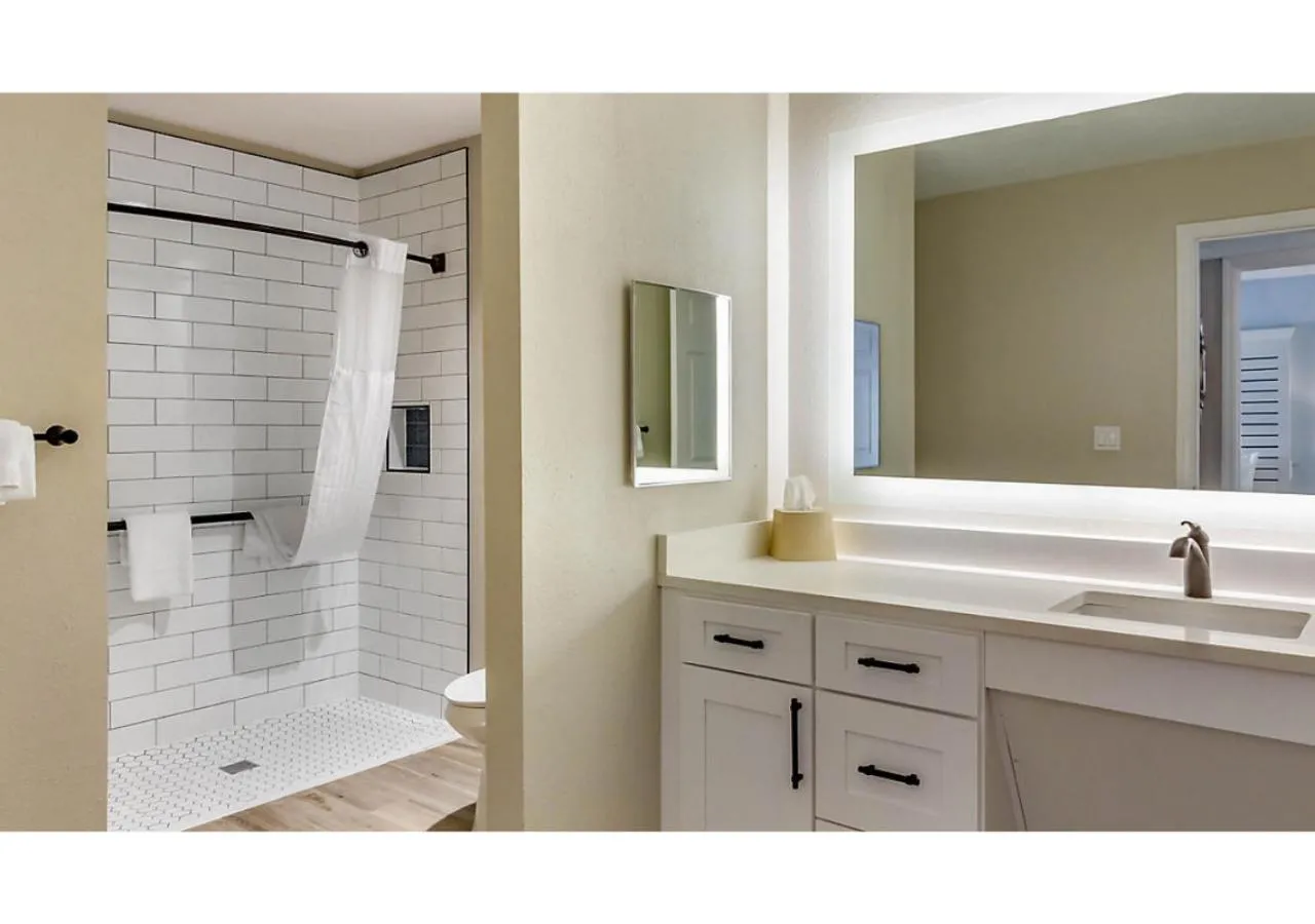 Shower in Via Roma Beach Resort
