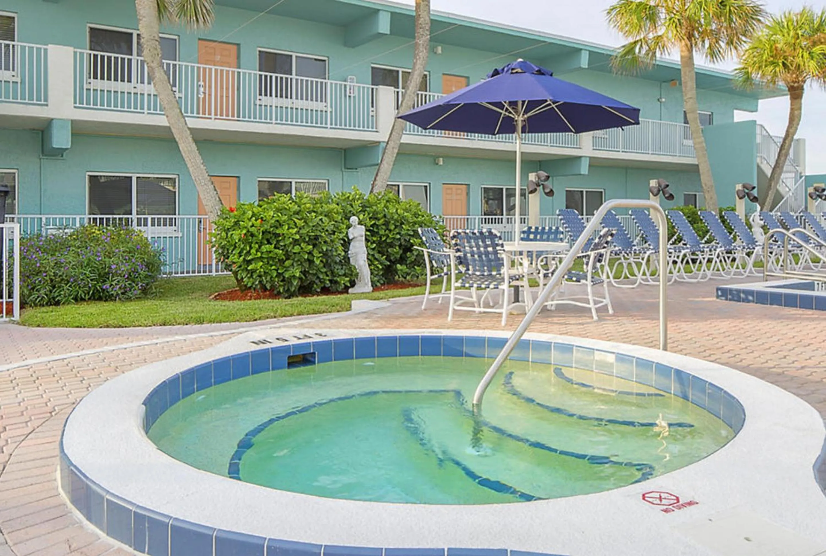 Hot Tub in Via Roma Beach Resort