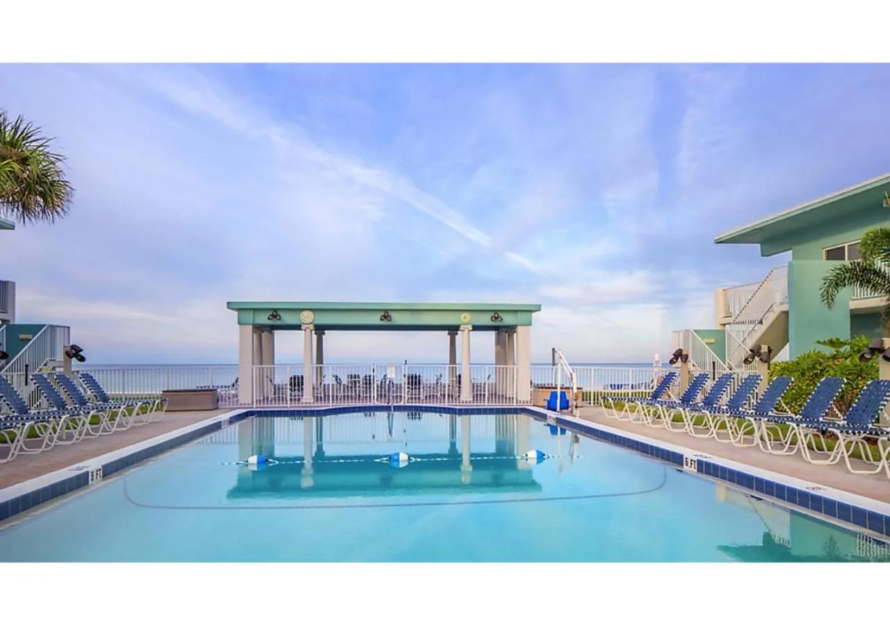 Swimming pool in Via Roma Beach Resort