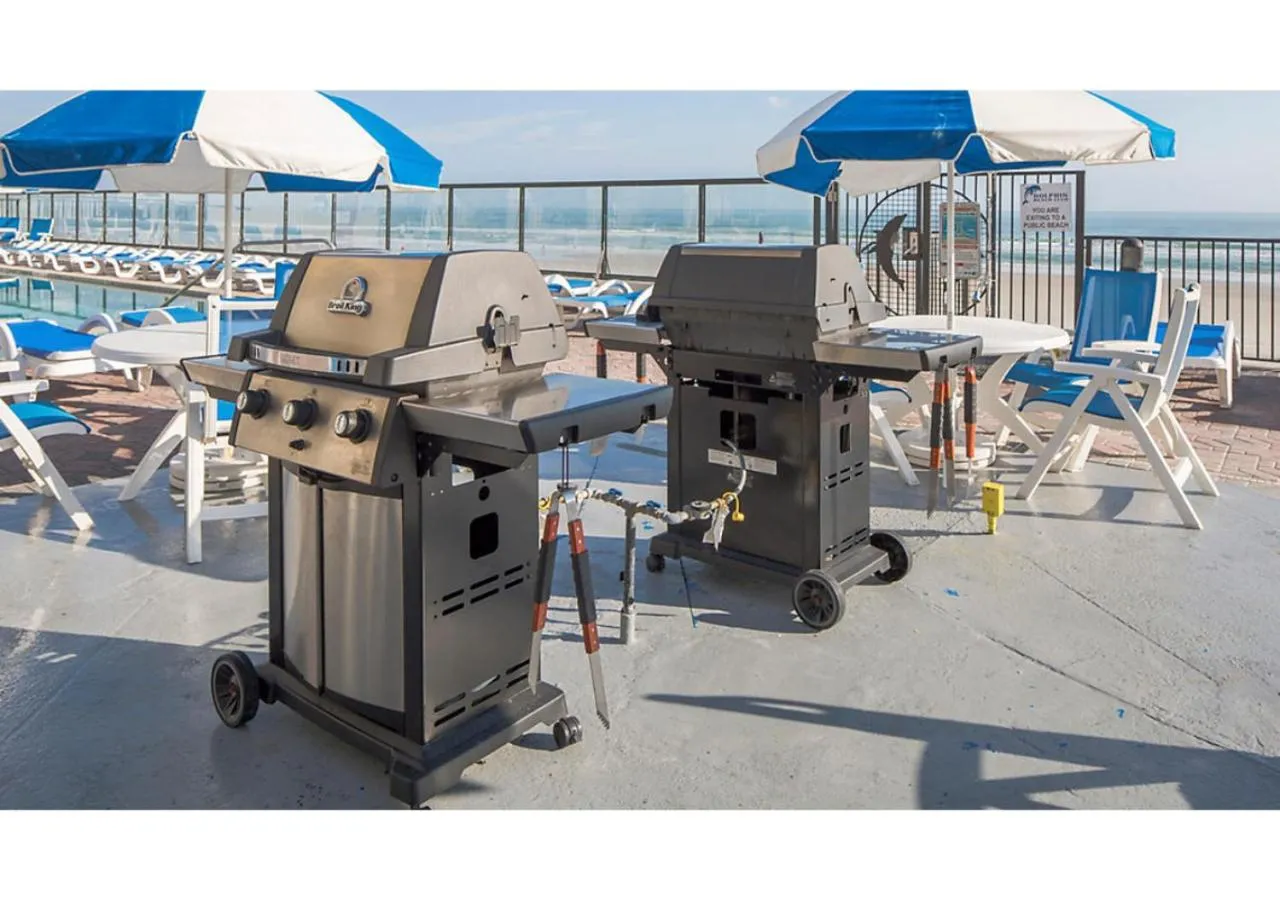 BBQ facilities in Dolphin Beach Club
