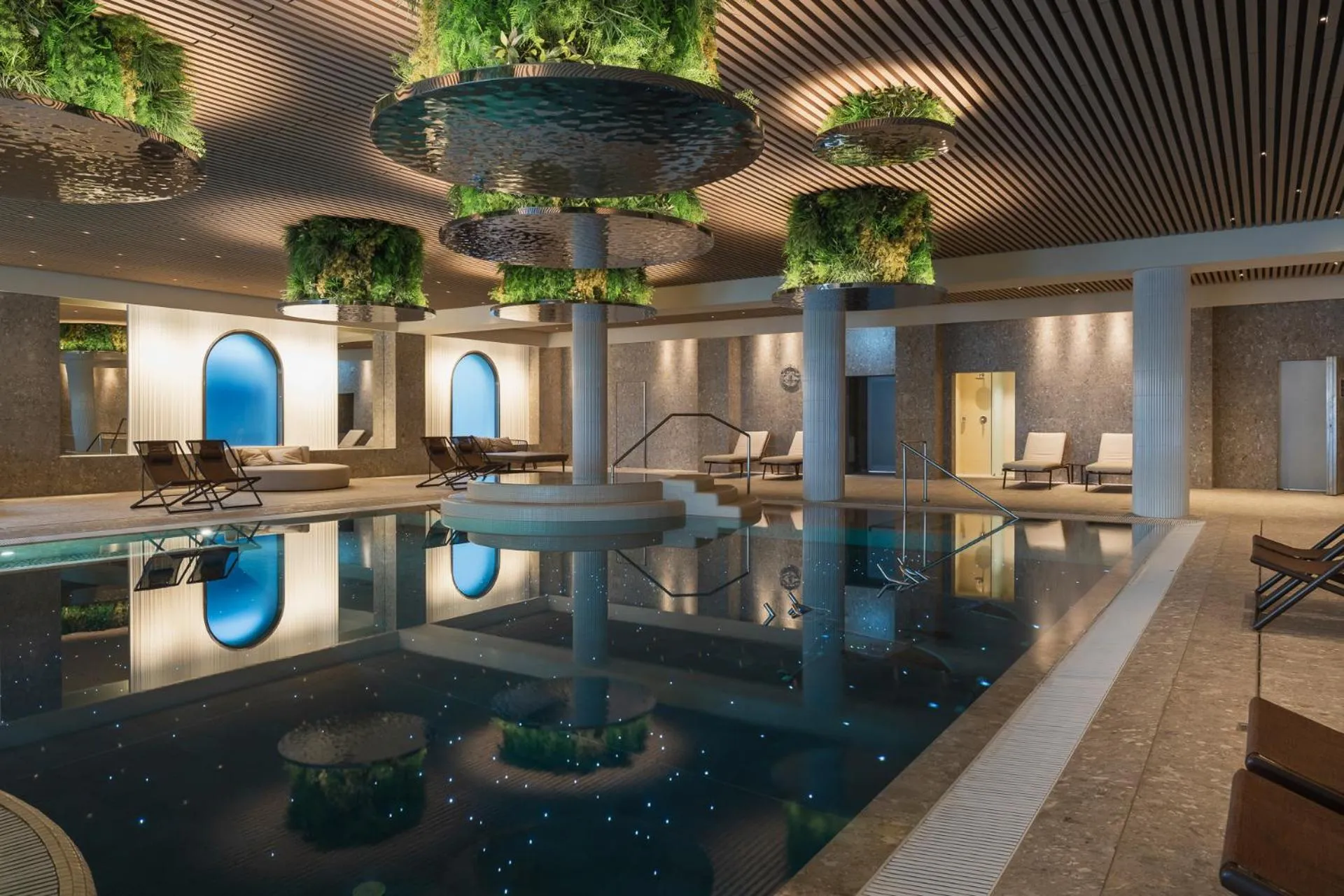 Swimming pool in Hotel Mioni Pezzato