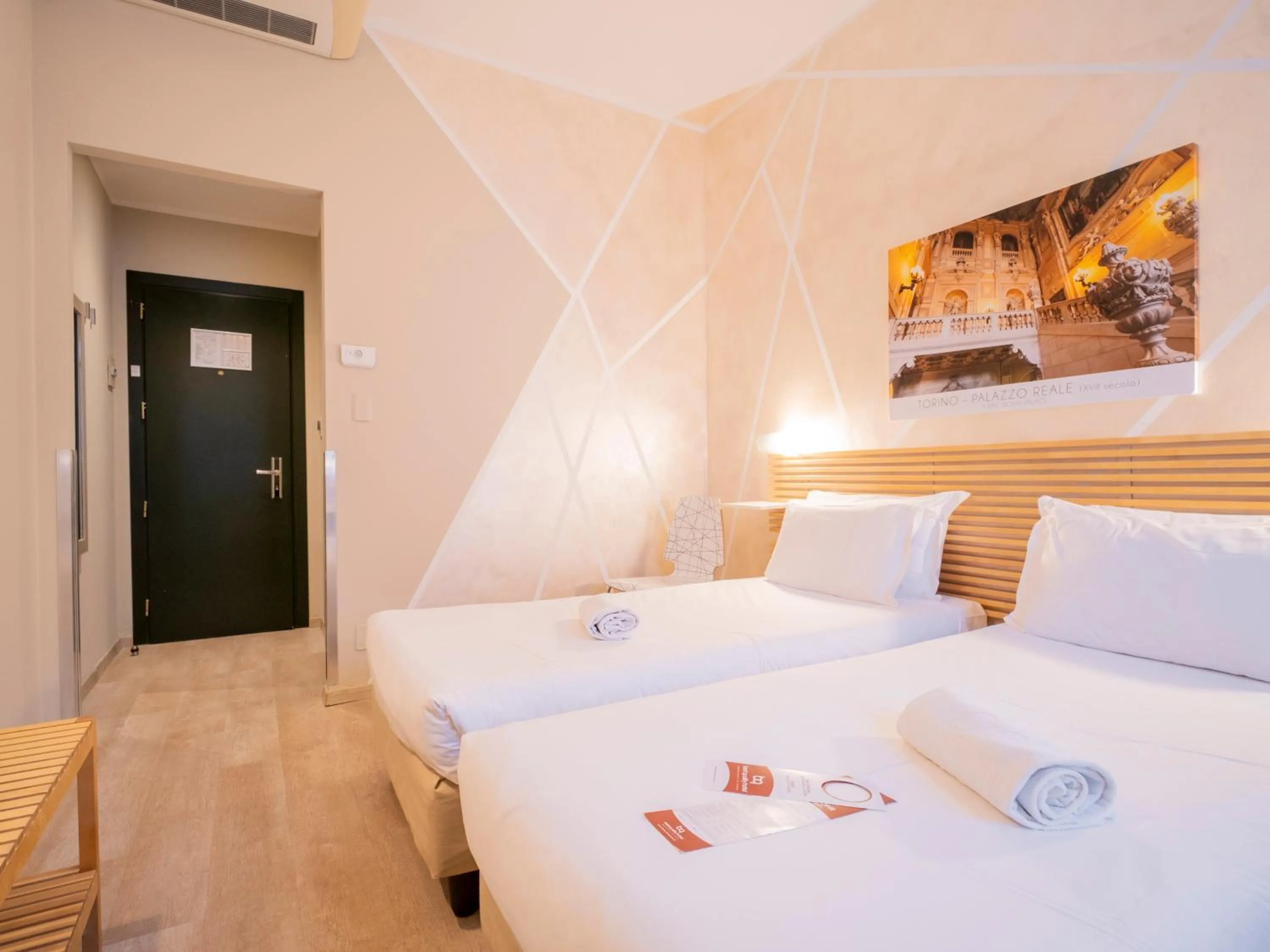 Bed in Best Quality Hotel Gran Mogol