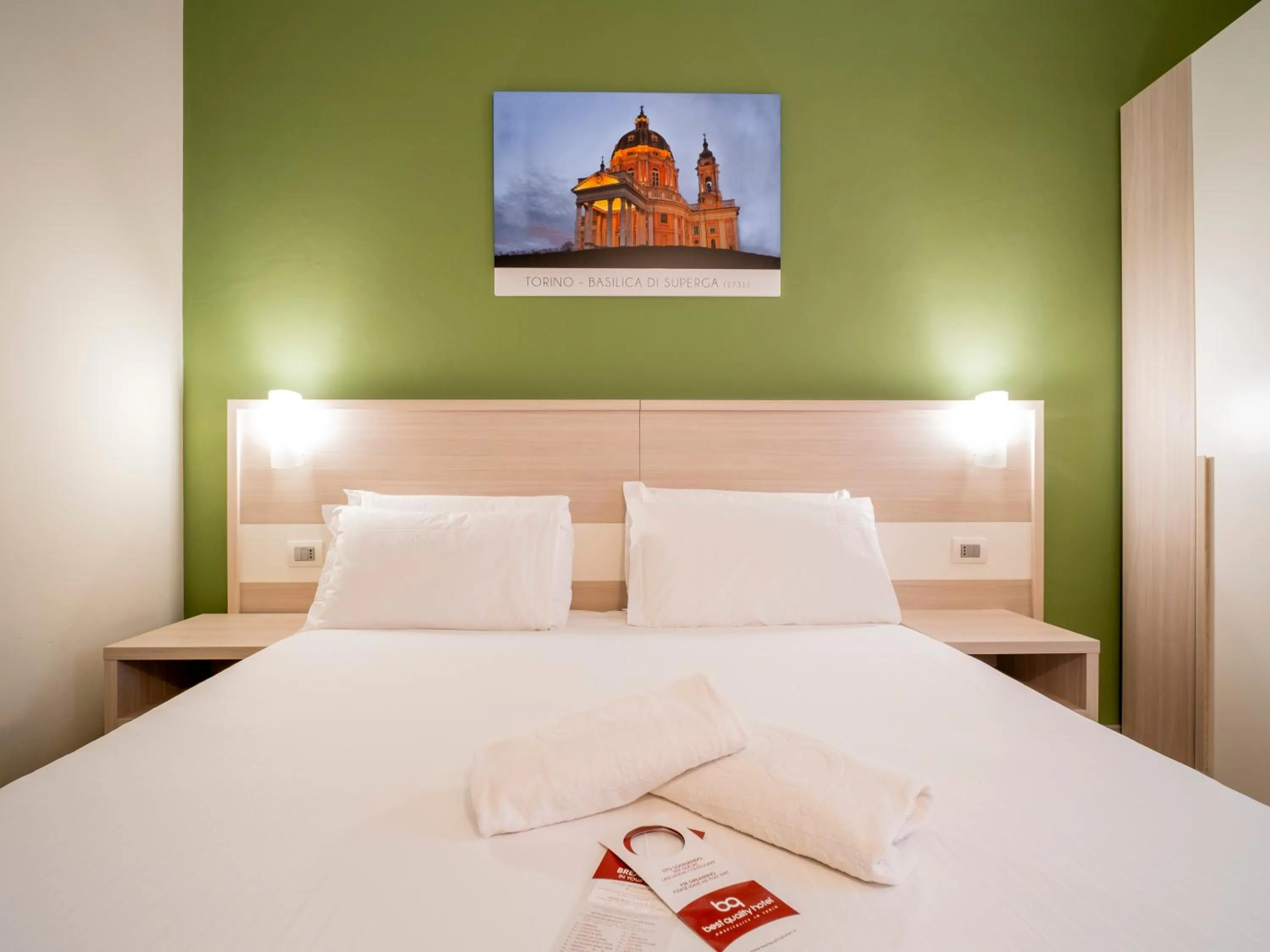Bed in Best Quality Hotel Gran Mogol