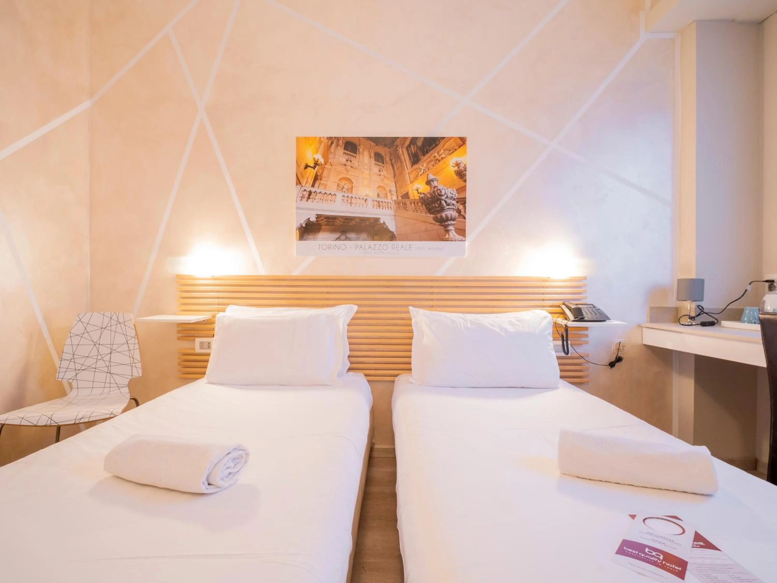 Bed in Best Quality Hotel Gran Mogol