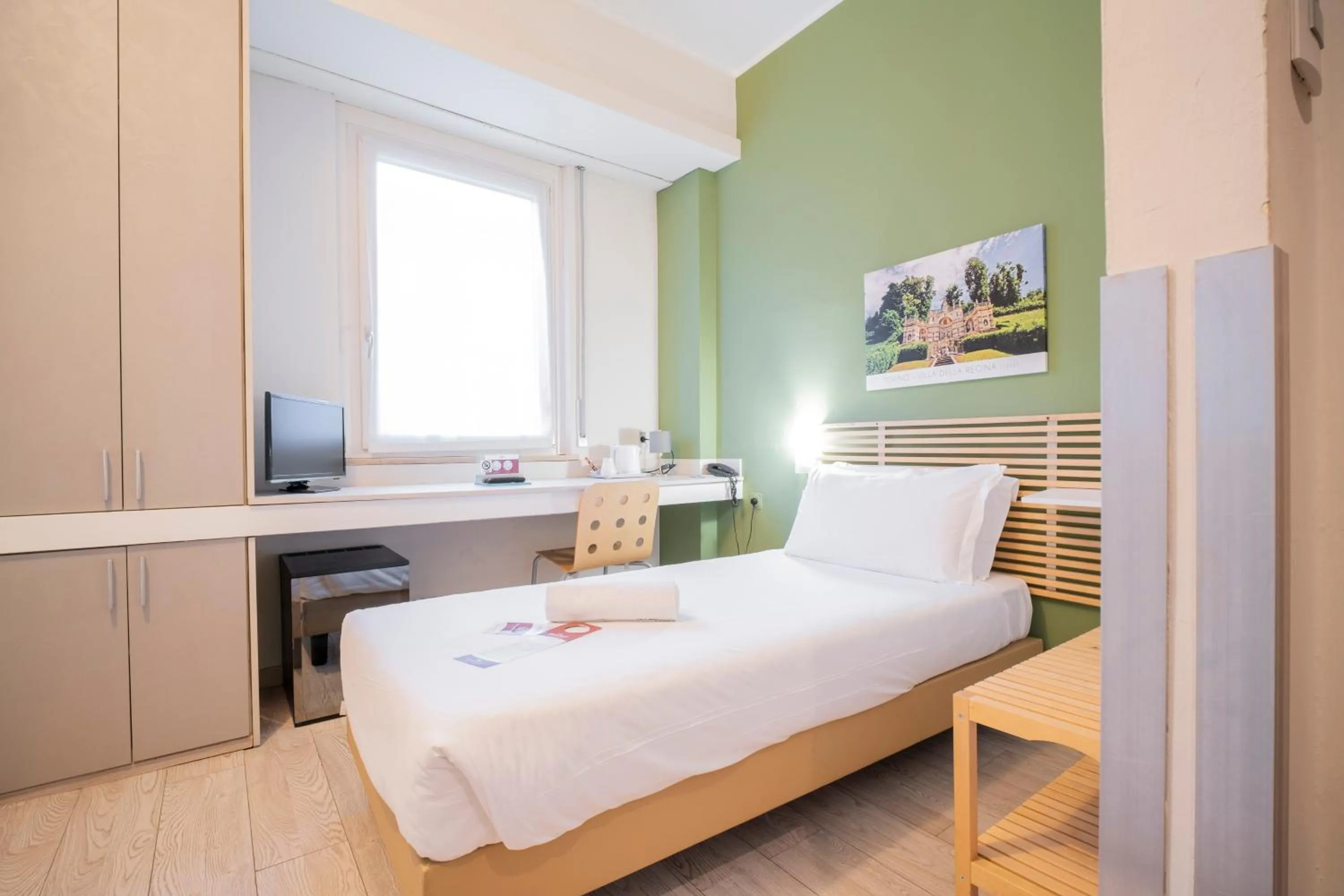 Bed in Best Quality Hotel Gran Mogol