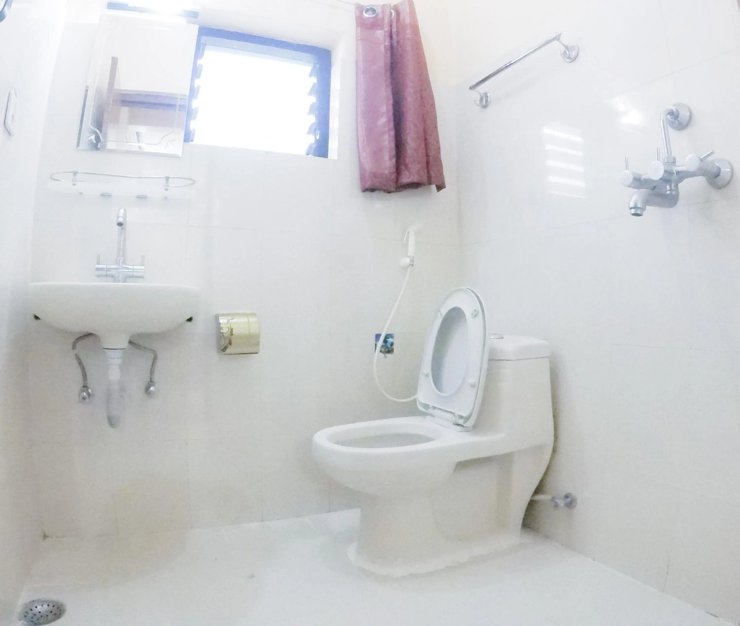 Shower in Hotel Mountain View - Lakeside Pokhara