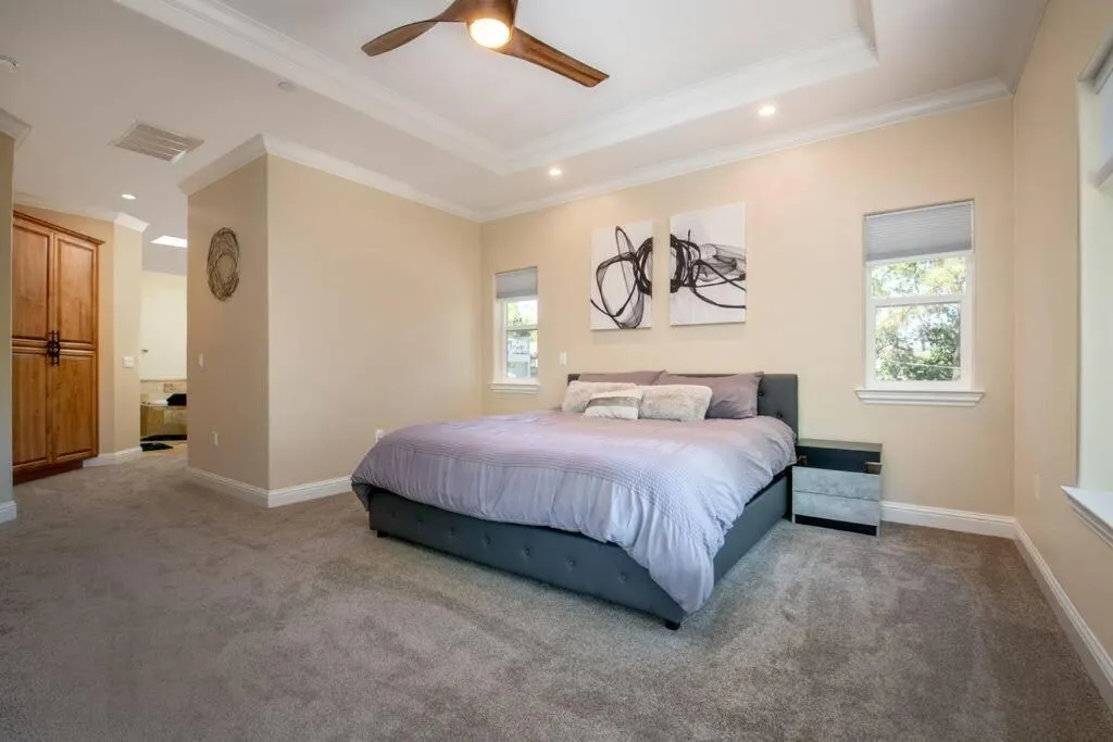 Bed in New Luxury 5BR Cabin in Pine Mountain Lake! 1 Minute to Beach! Massage Chair! Close to Yosemite! Perfect for Retreats and Escapes All Seasons!