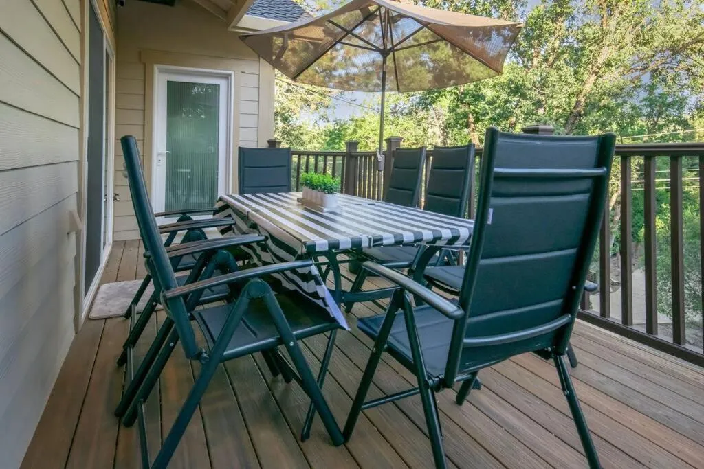 New Luxury 5BR Cabin in Pine Mountain Lake! 1 Minute to Beach! Massage Chair! Close to Yosemite! Perfect for Retreats and Escapes All Seasons!