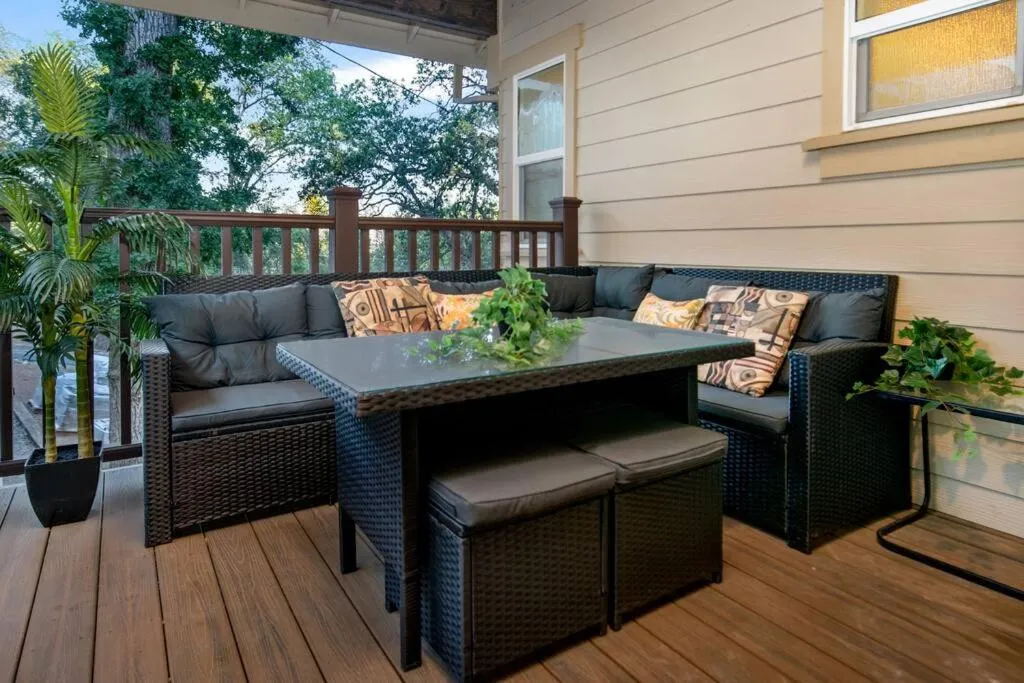 Balcony/Terrace in New Luxury 5BR Cabin in Pine Mountain Lake! 1 Minute to Beach! Massage Chair! Close to Yosemite! Perfect for Retreats and Escapes All Seasons!