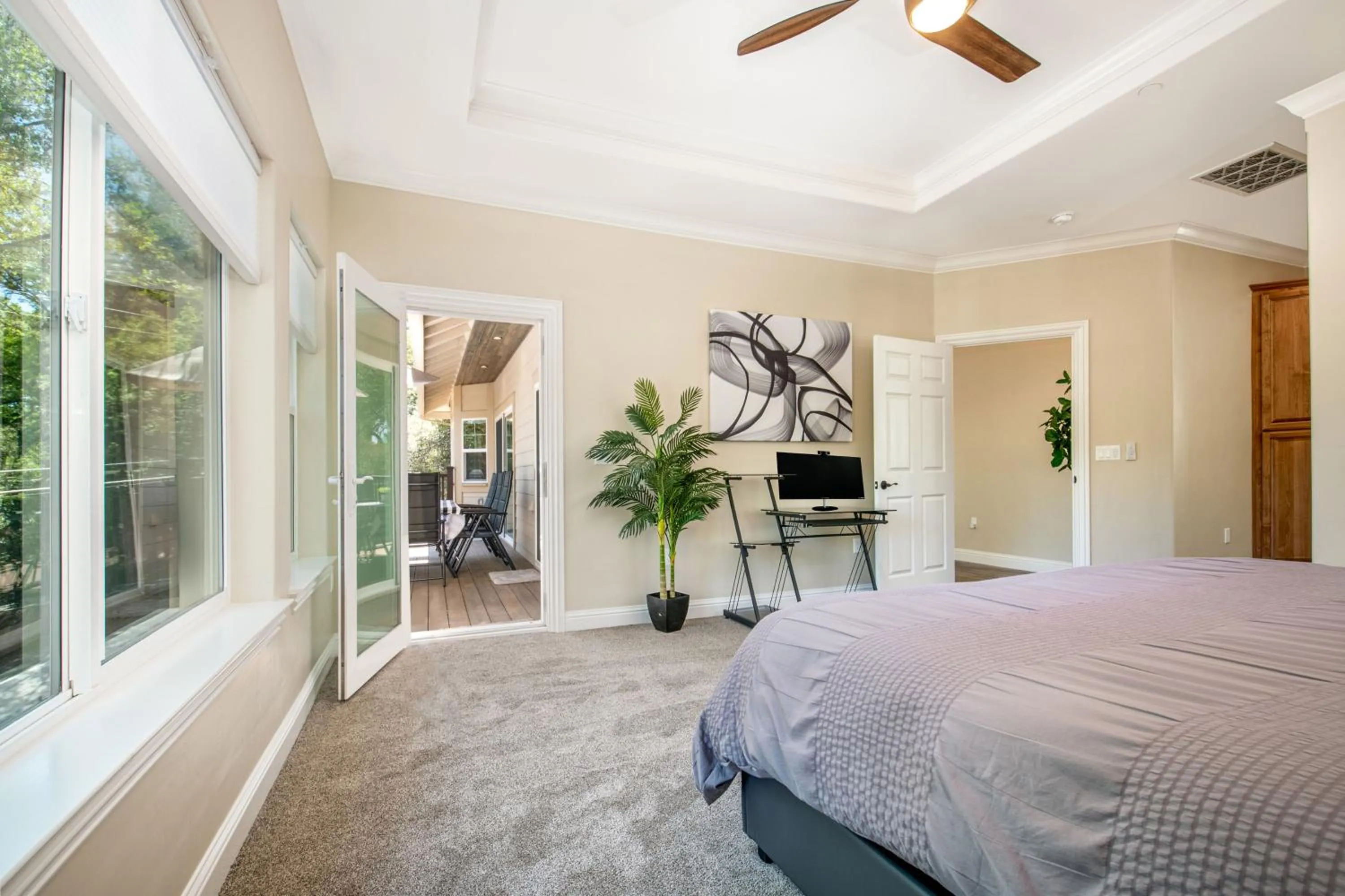 Patio, Bed in New Luxury 5BR Cabin in Pine Mountain Lake! 1 Minute to Beach! Massage Chair! Close to Yosemite! Perfect for Retreats and Escapes All Seasons!