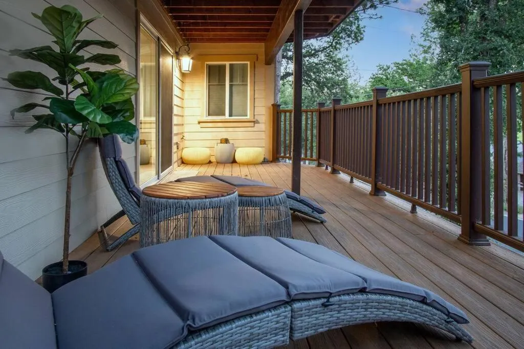 Balcony/Terrace in New Luxury 5BR Cabin in Pine Mountain Lake! 1 Minute to Beach! Massage Chair! Close to Yosemite! Perfect for Retreats and Escapes All Seasons!