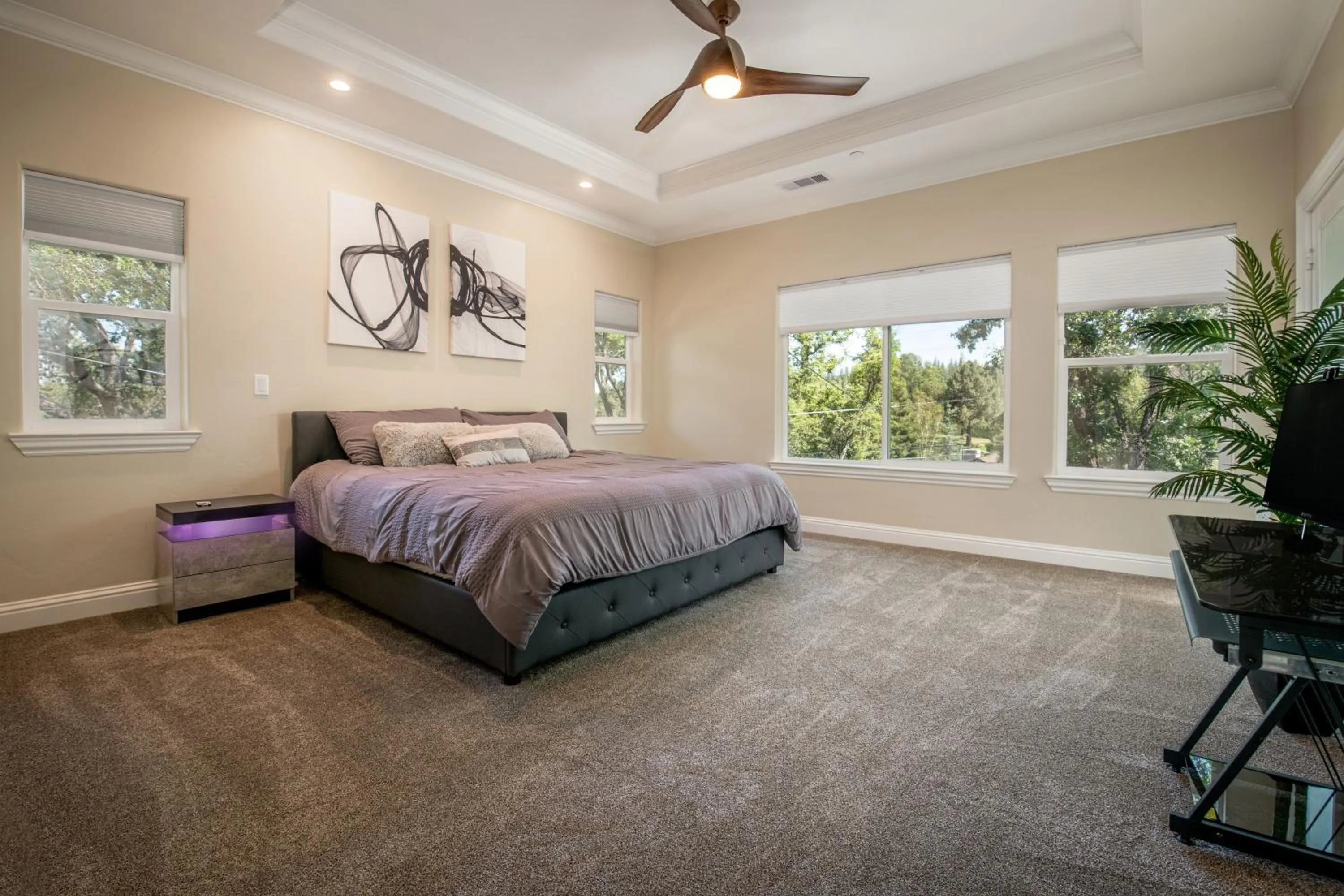 Bedroom, Bed in New Luxury 5BR Cabin in Pine Mountain Lake! 1 Minute to Beach! Massage Chair! Close to Yosemite! Perfect for Retreats and Escapes All Seasons!