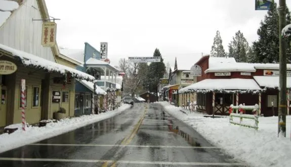 New Luxury 5BR Cabin in Pine Mountain Lake! 1 Minute to Beach! Massage Chair! Close to Yosemite! Perfect for Retreats and Escapes All Seasons!