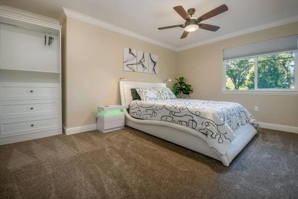 Bedroom, Bed in New Luxury 5BR Cabin in Pine Mountain Lake! 1 Minute to Beach! Massage Chair! Close to Yosemite! Perfect for Retreats and Escapes All Seasons!