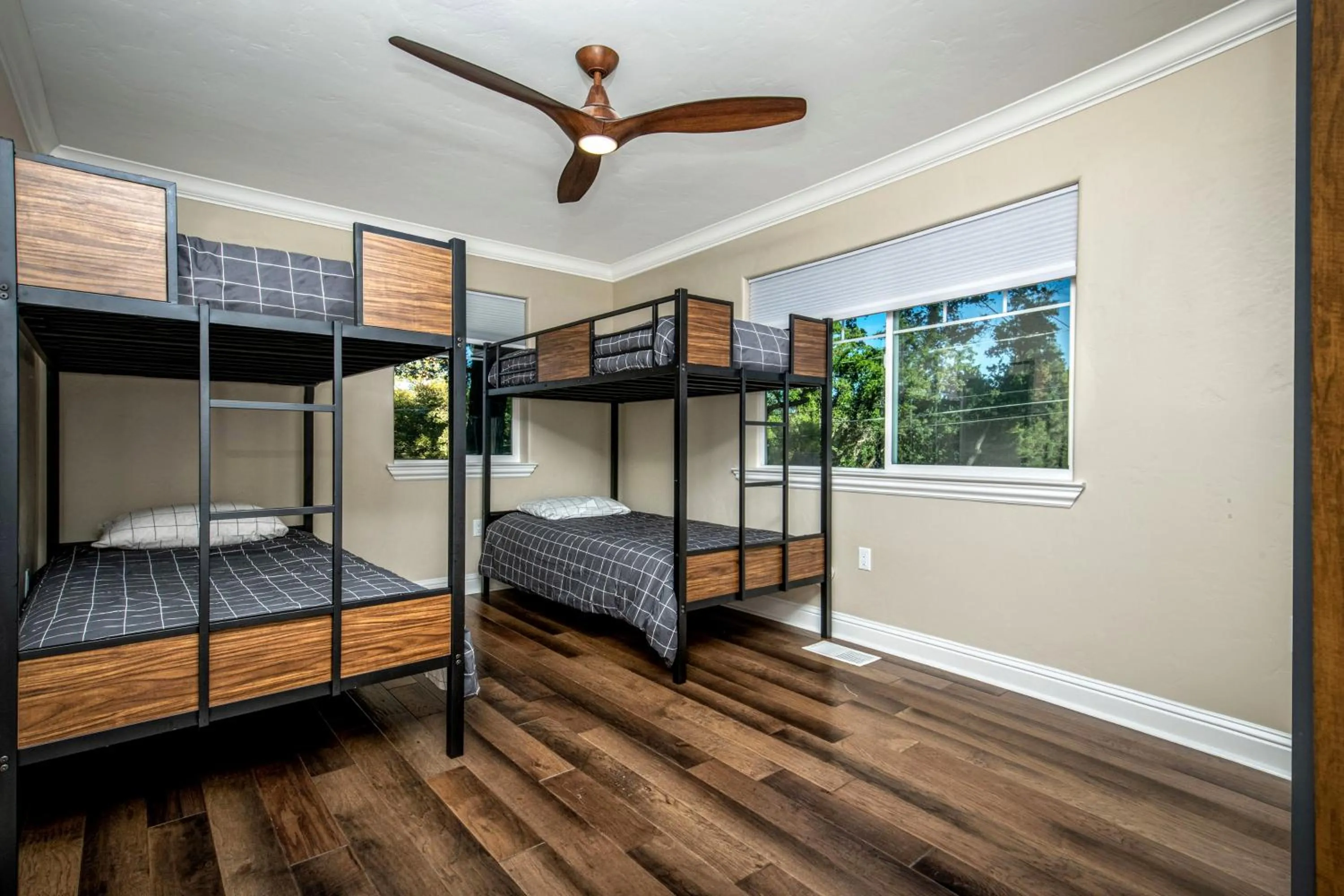 Bedroom, Bed in New Luxury 5BR Cabin in Pine Mountain Lake! 1 Minute to Beach! Massage Chair! Close to Yosemite! Perfect for Retreats and Escapes All Seasons!