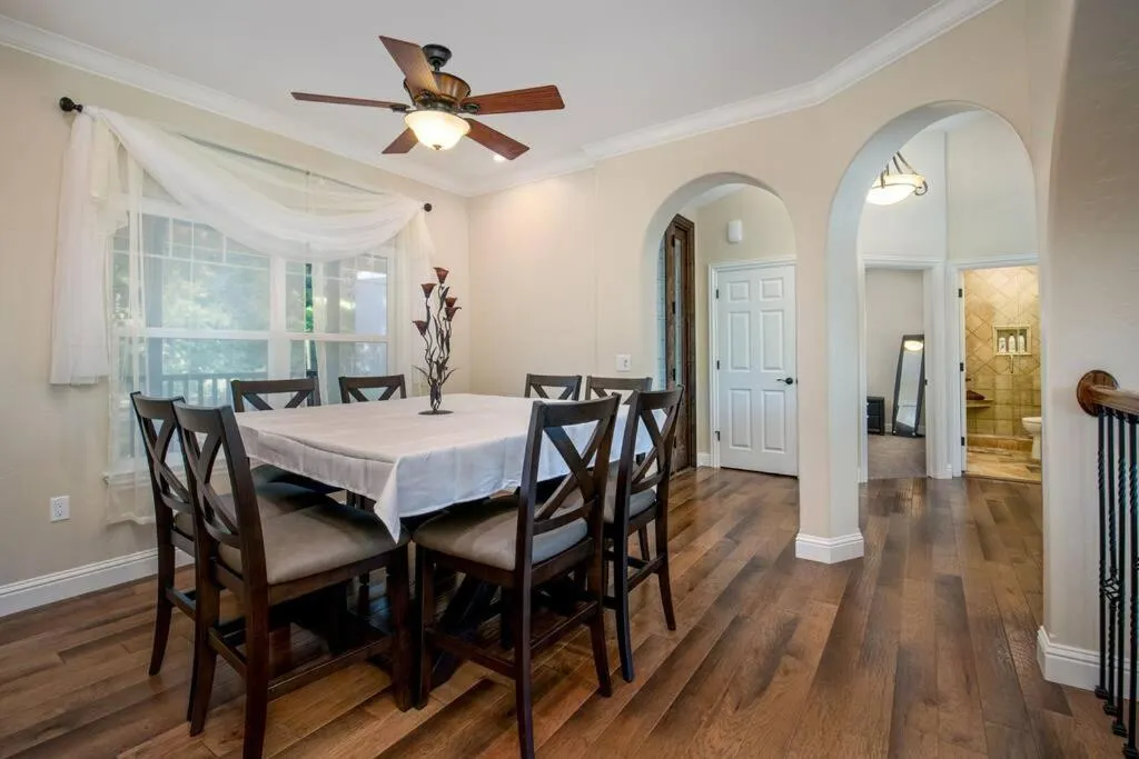 Dining area in New Luxury 5BR Cabin in Pine Mountain Lake! 1 Minute to Beach! Massage Chair! Close to Yosemite! Perfect for Retreats and Escapes All Seasons!