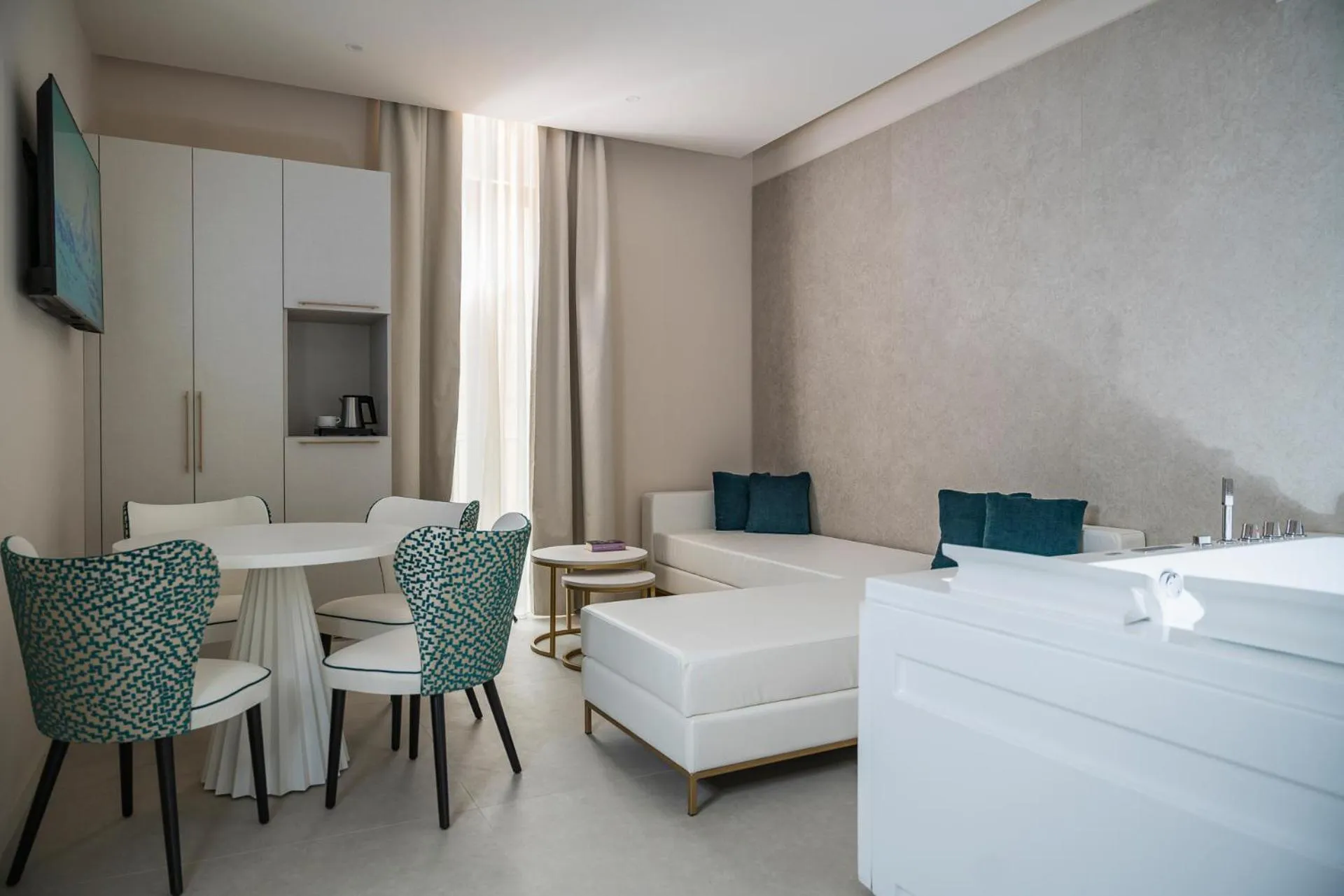 Seating area, Bed in Hotel Parma e Oriente Wellness & Spa