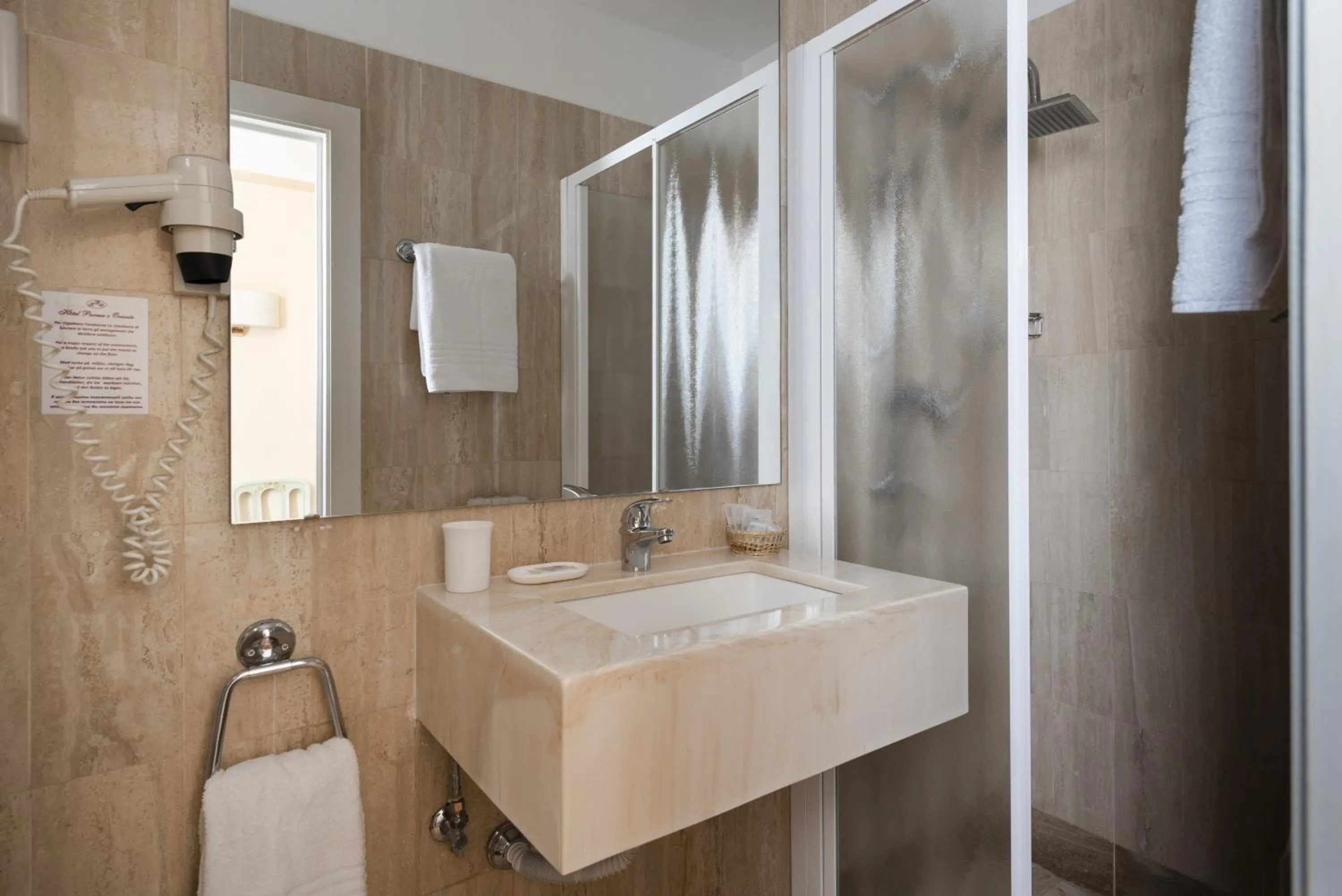 Shower in Hotel Parma e Oriente Wellness & Spa