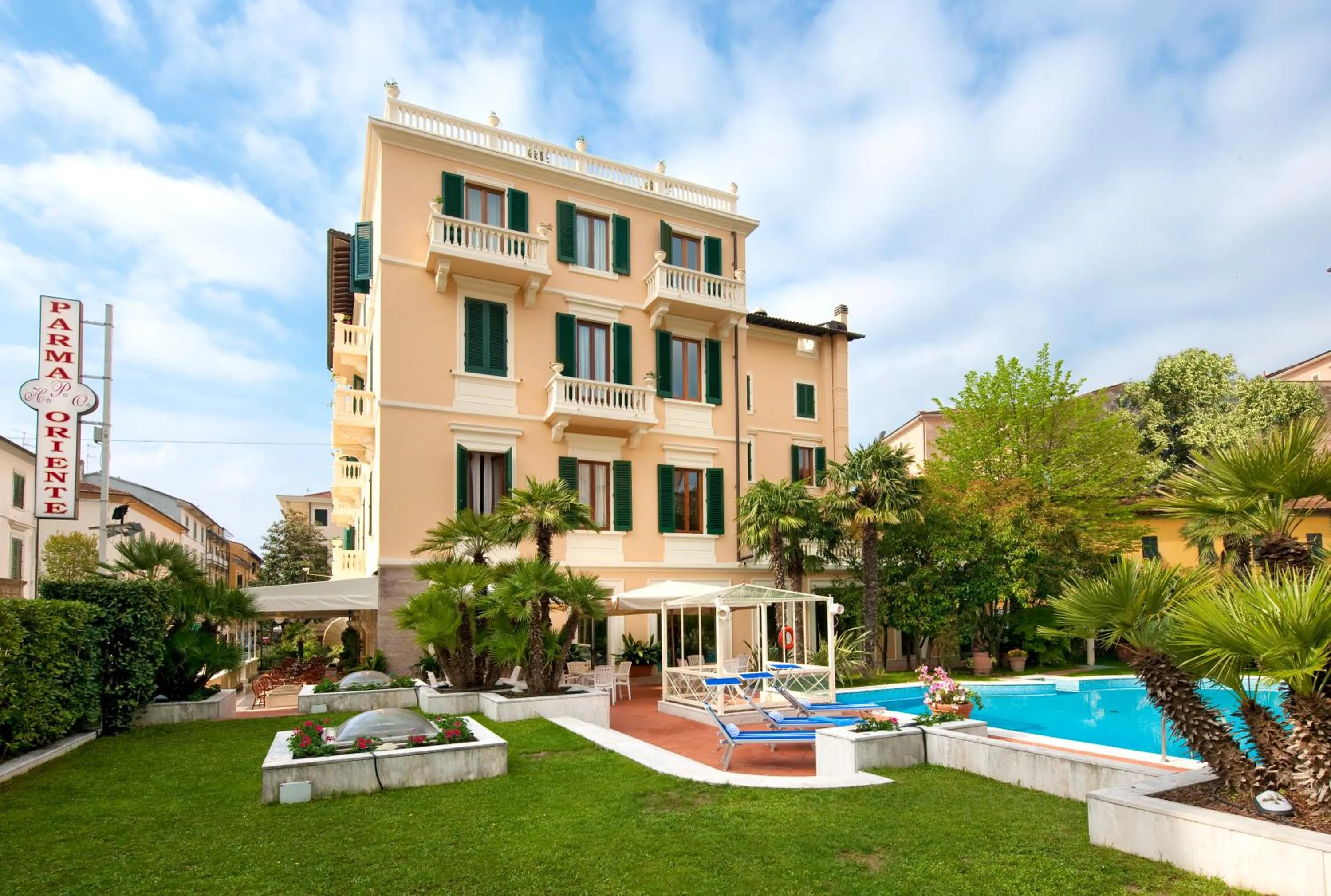 Property building in Hotel Parma e Oriente Wellness & Spa