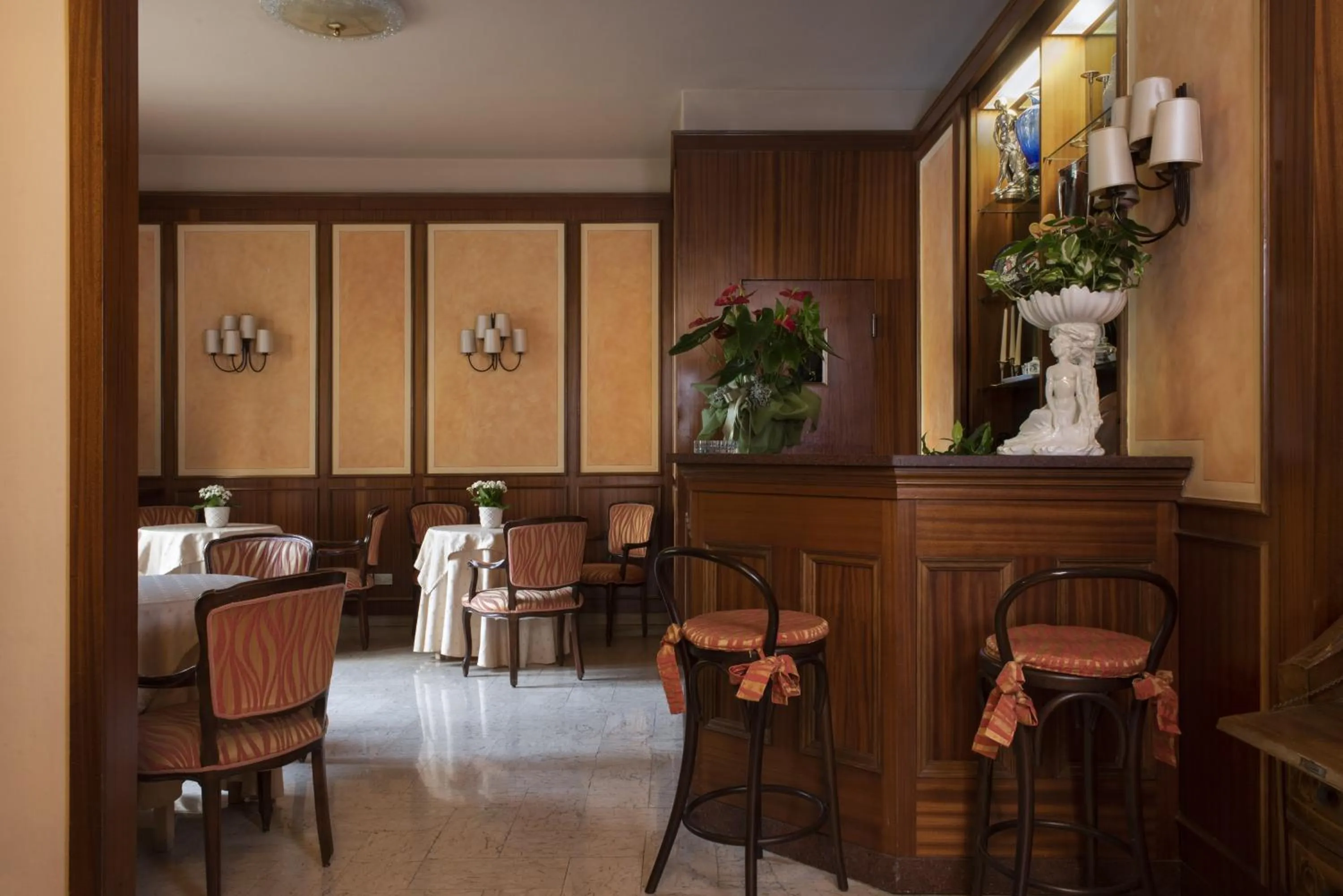 Lounge or bar in Hotel Parma e Oriente Wellness & Spa