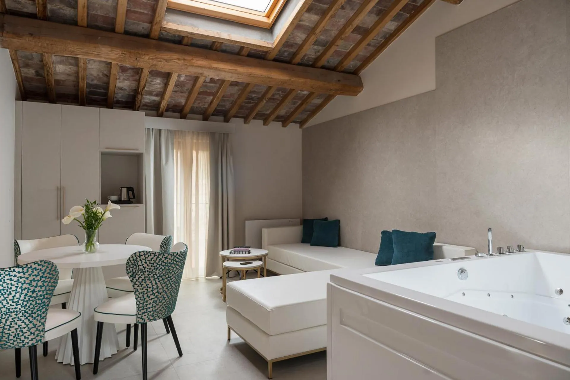 Living room, Bed in Hotel Parma e Oriente Wellness & Spa