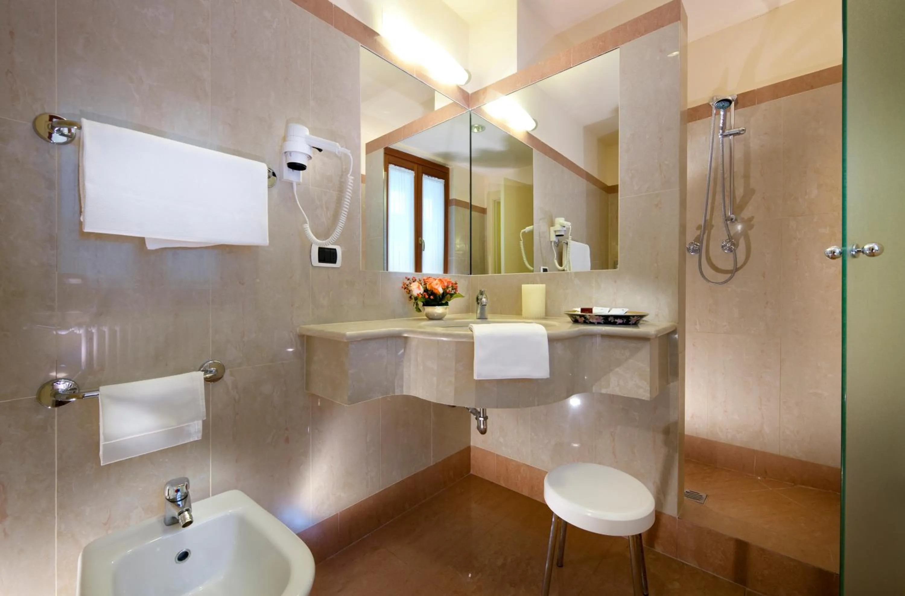 Bathroom in Hotel Parma e Oriente Wellness & Spa