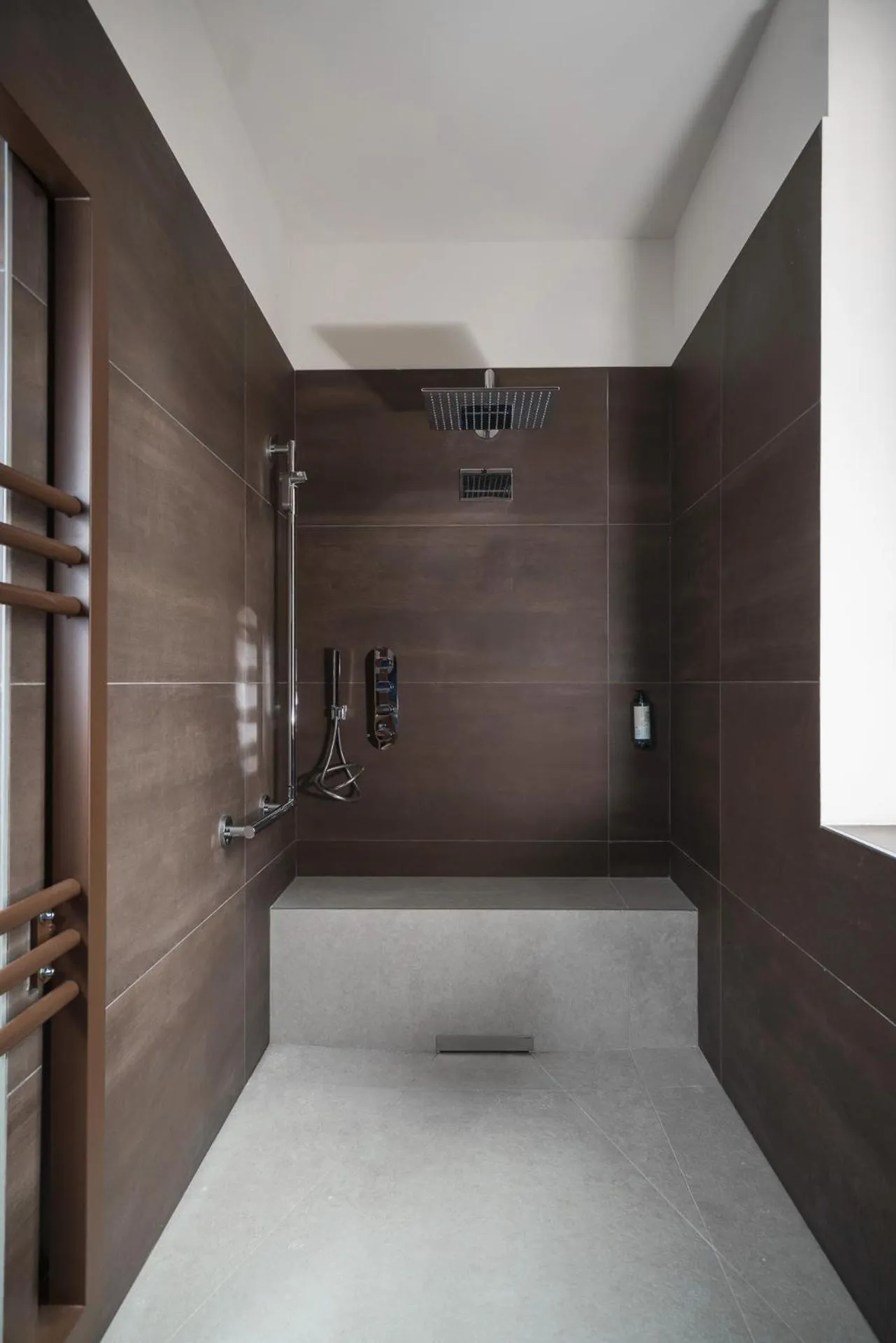 Shower, Bed in Hotel Parma e Oriente Wellness & Spa