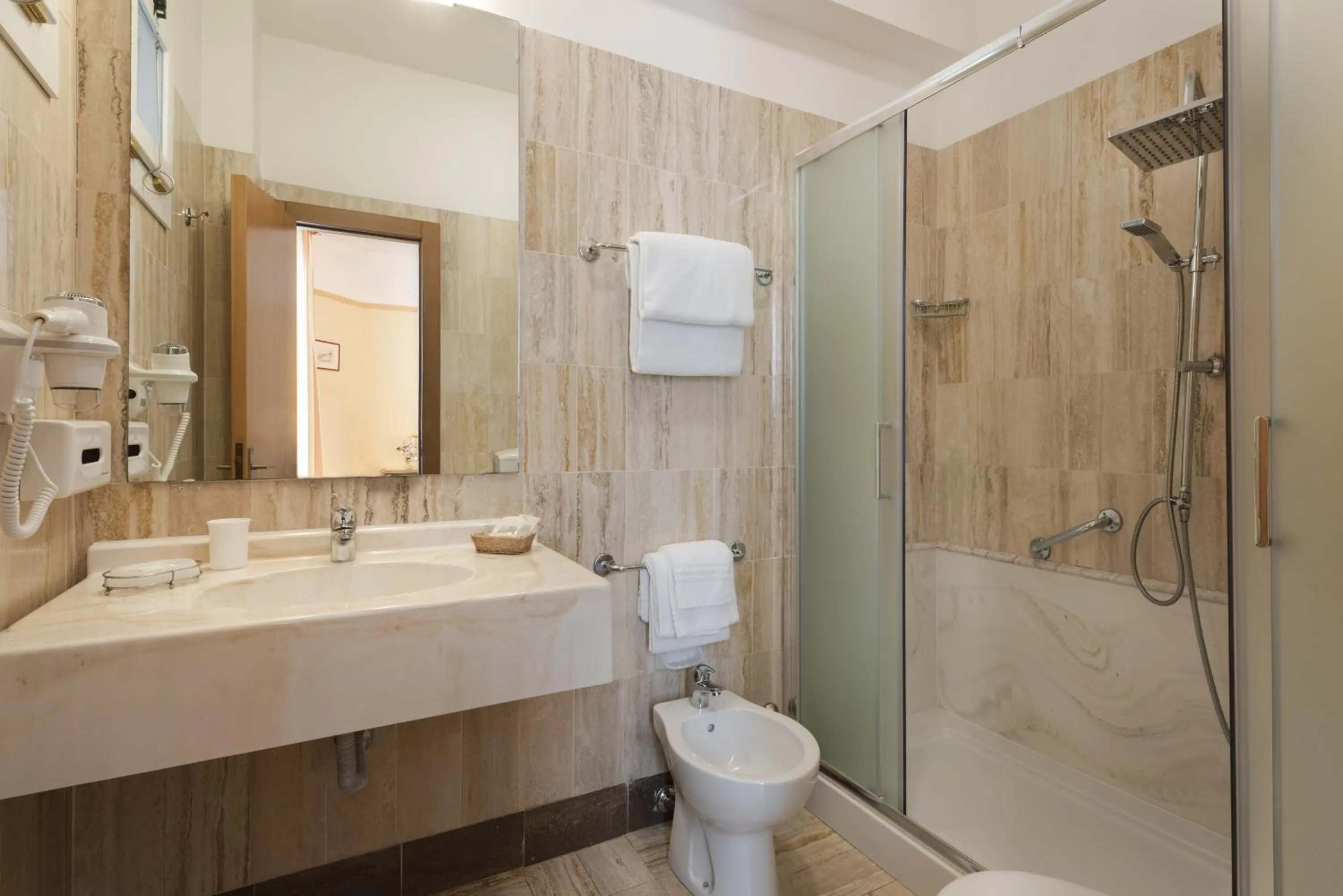 Shower in Hotel Parma e Oriente Wellness & Spa