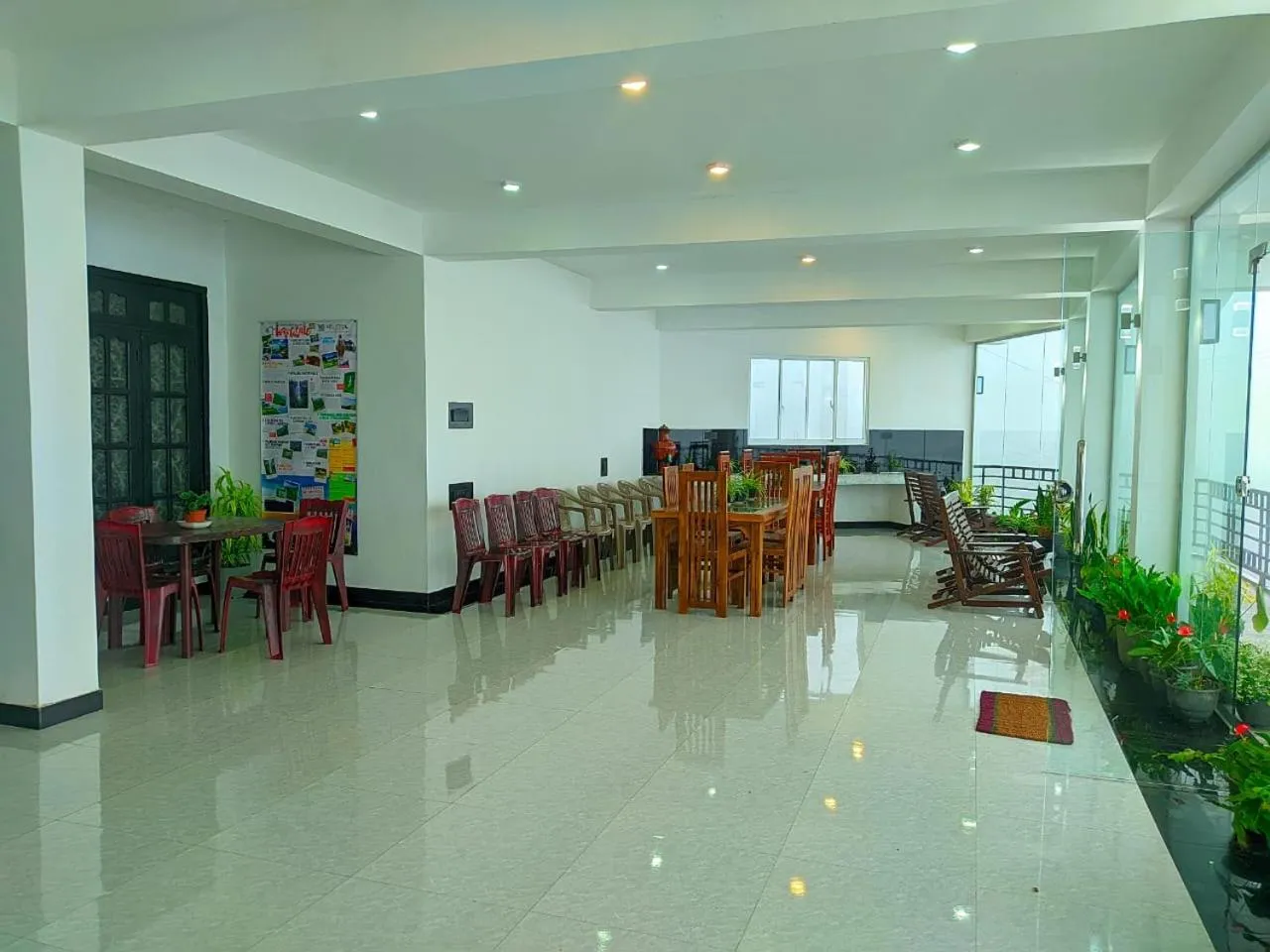 Restaurant/places to eat in White Home