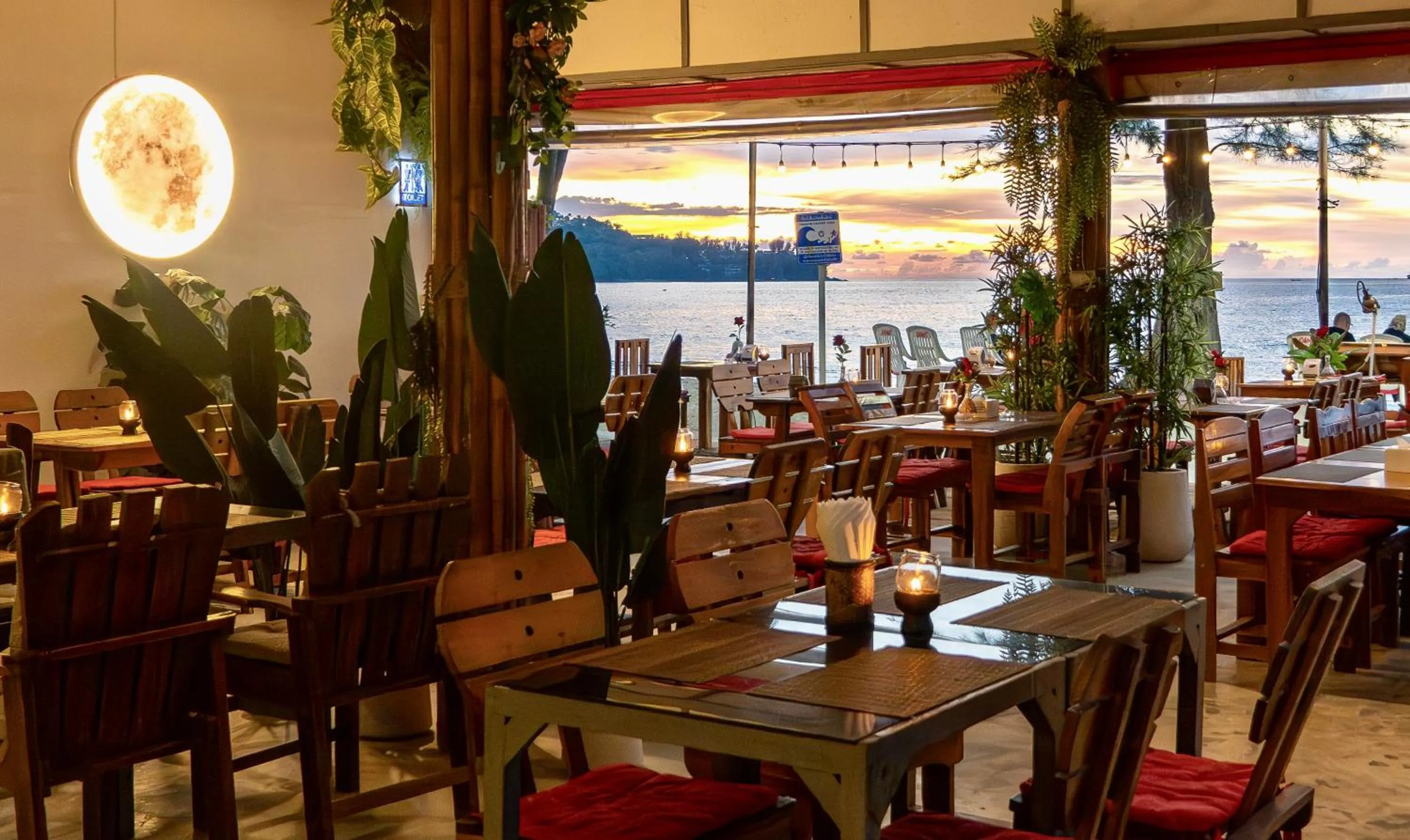 Restaurant/places to eat in Deng's kamala beach Guesthouse