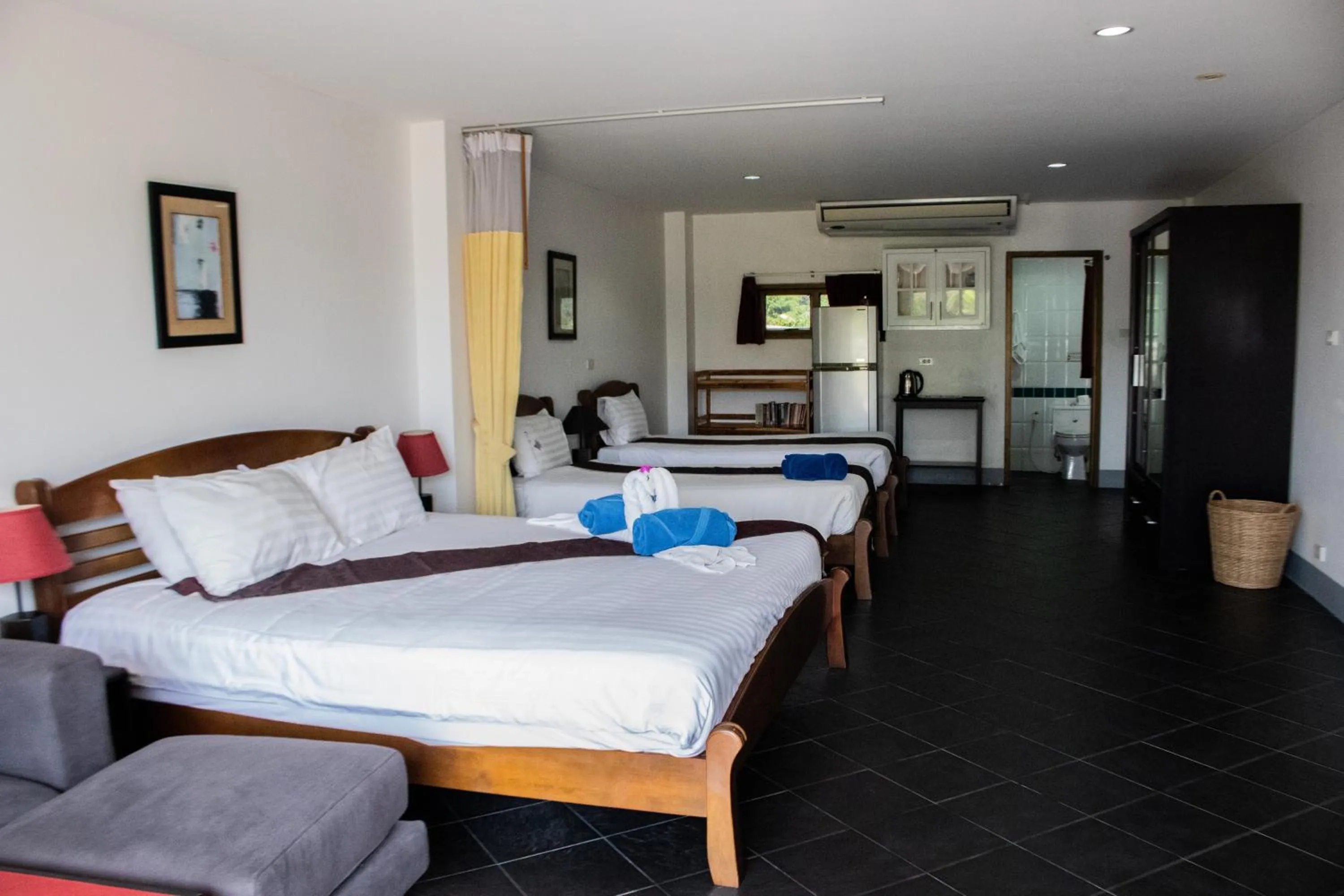 Family, Bed in Deng's kamala beach Guesthouse