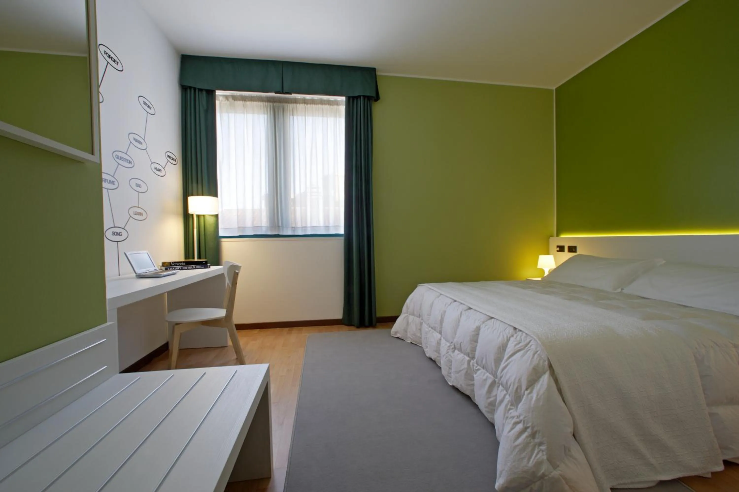 Bed in Hotel Forte del 48