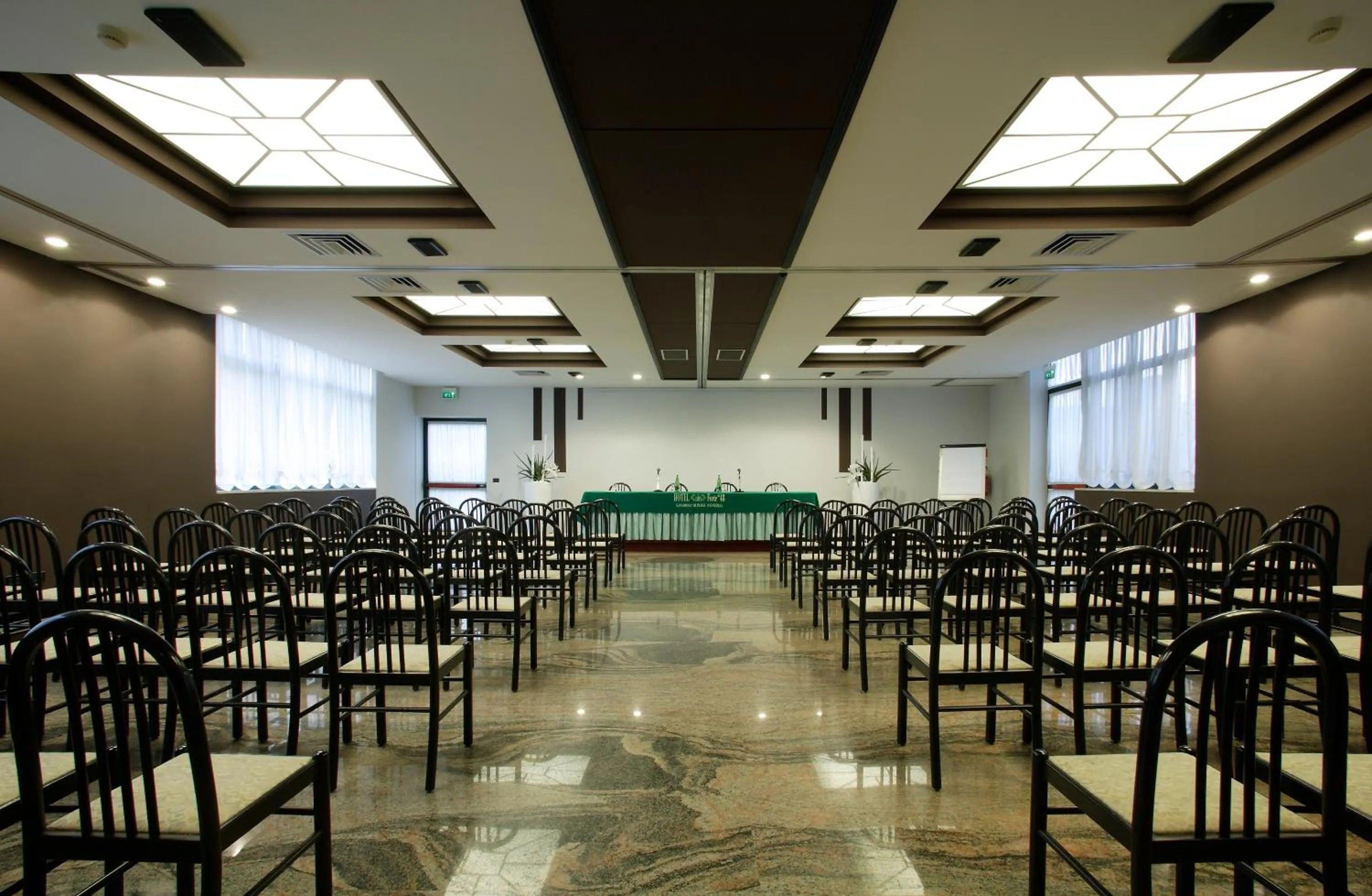 Business facilities in Hotel Forte del 48