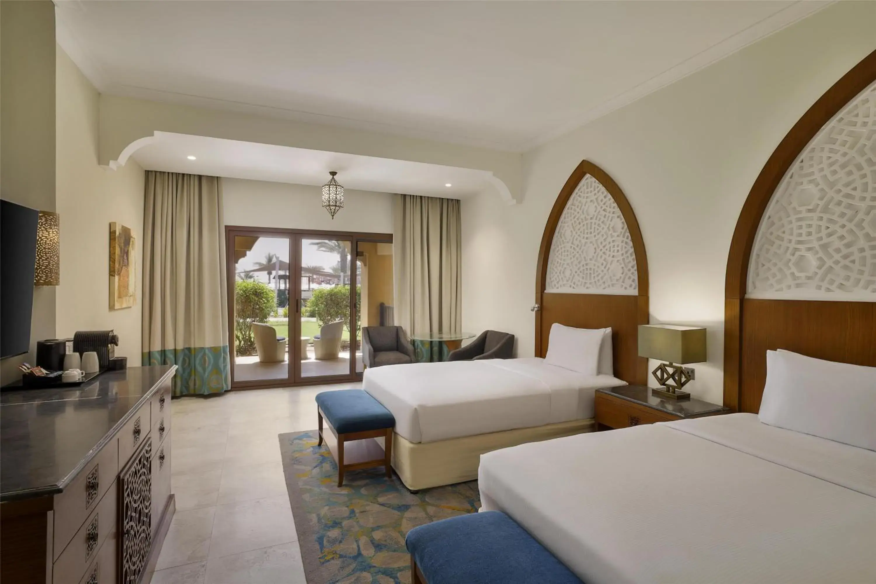 Deluxe Twin Room with Garden View in DoubleTree by Hilton Resort & Spa Marjan Island Deluxe Twin Room with Garden View in DoubleTree by Hilton Resort & Spa Marjan Island