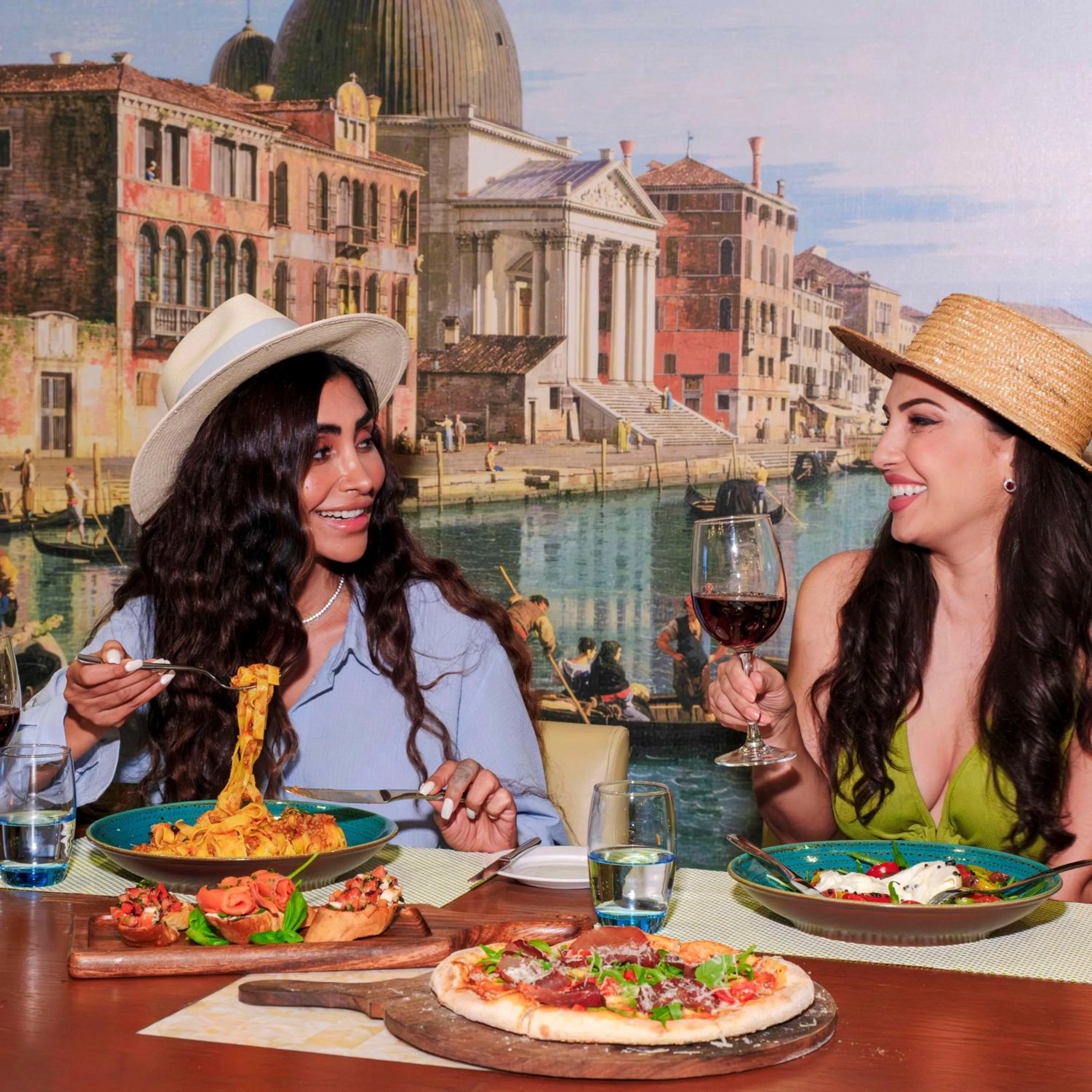 Food and drinks in DoubleTree by Hilton Resort & Spa Marjan Island