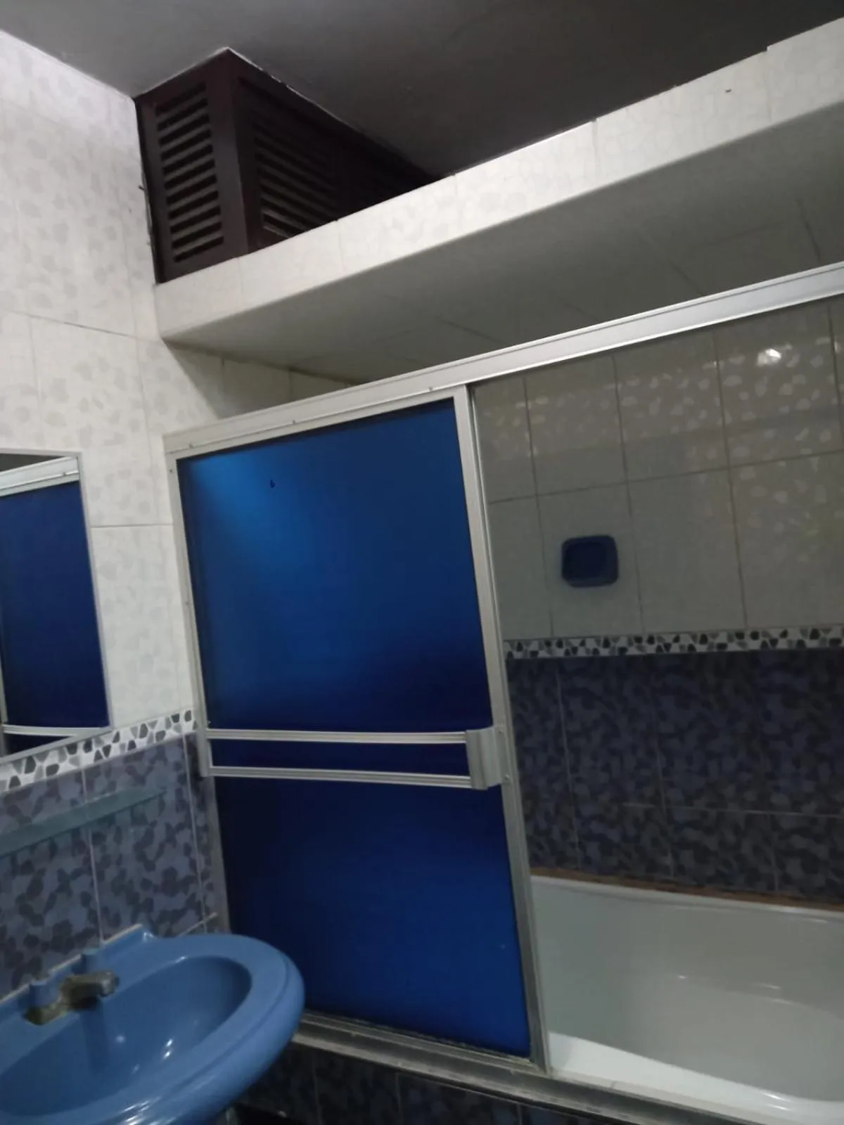 Bathroom in Hotel Royal Olympic