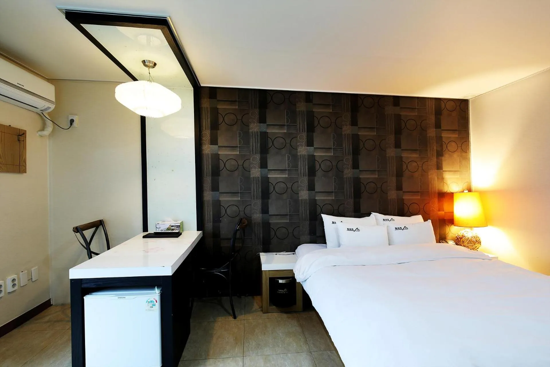 Bed in White Tourist Hotel