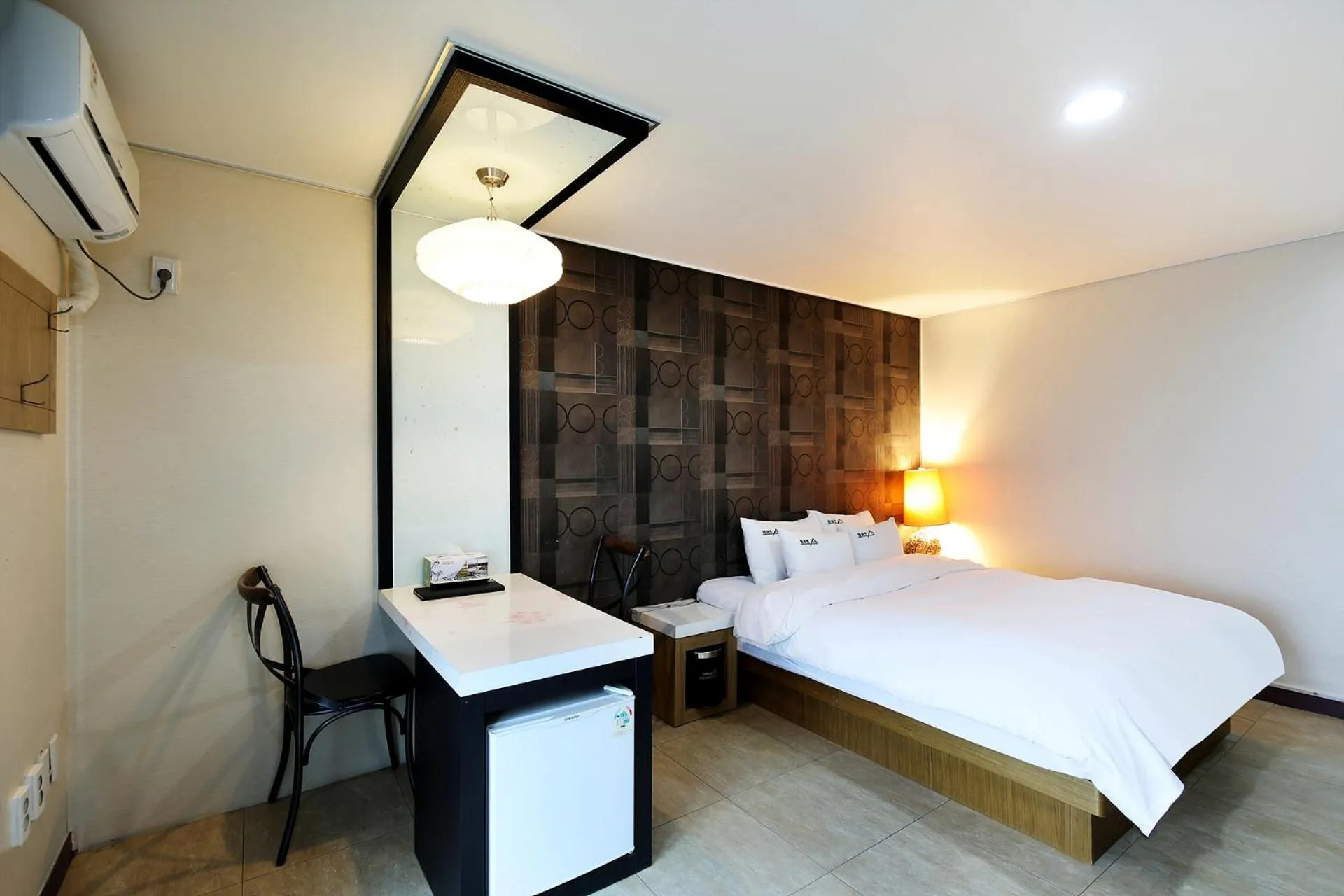 Bed in White Tourist Hotel