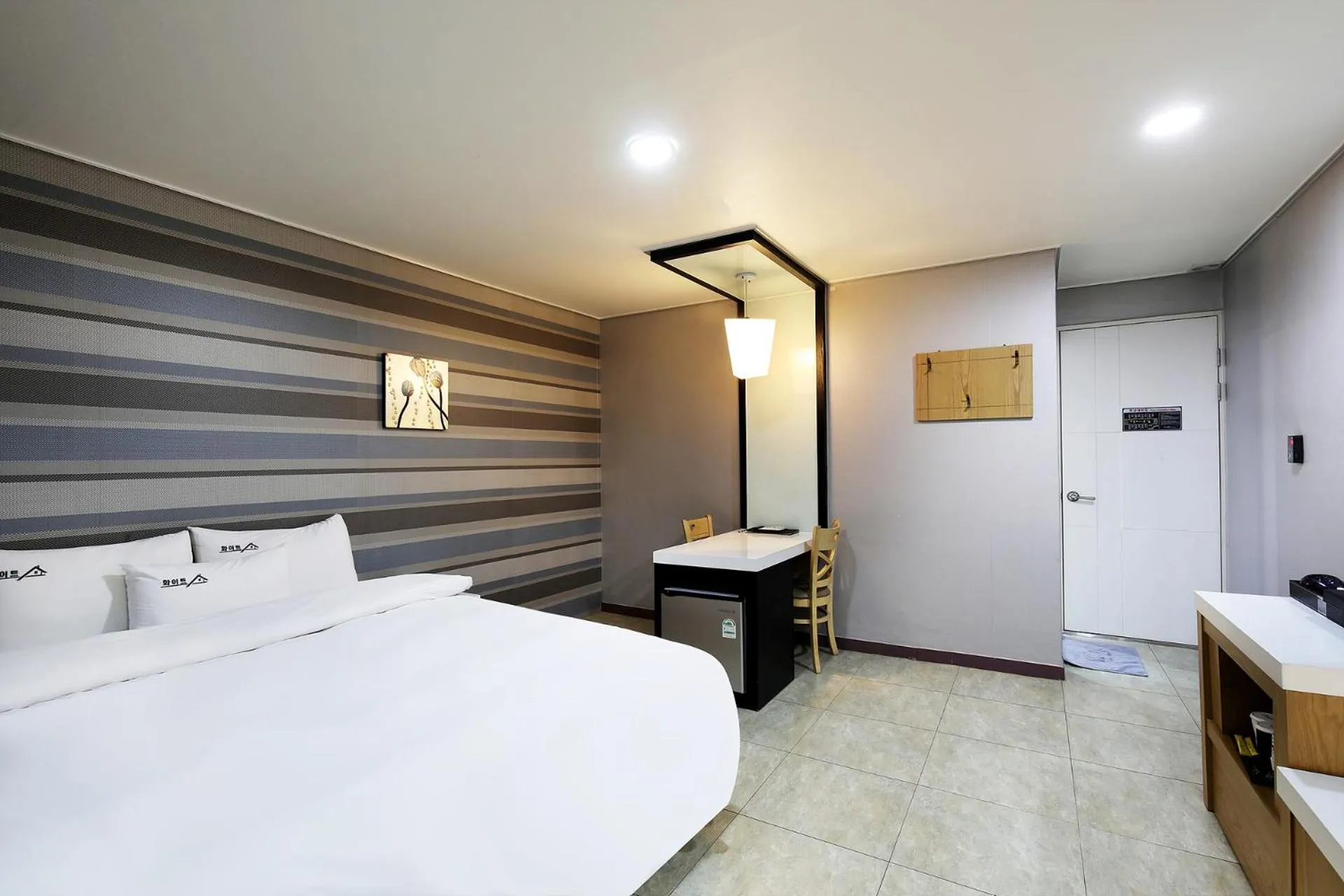 Bed in White Tourist Hotel