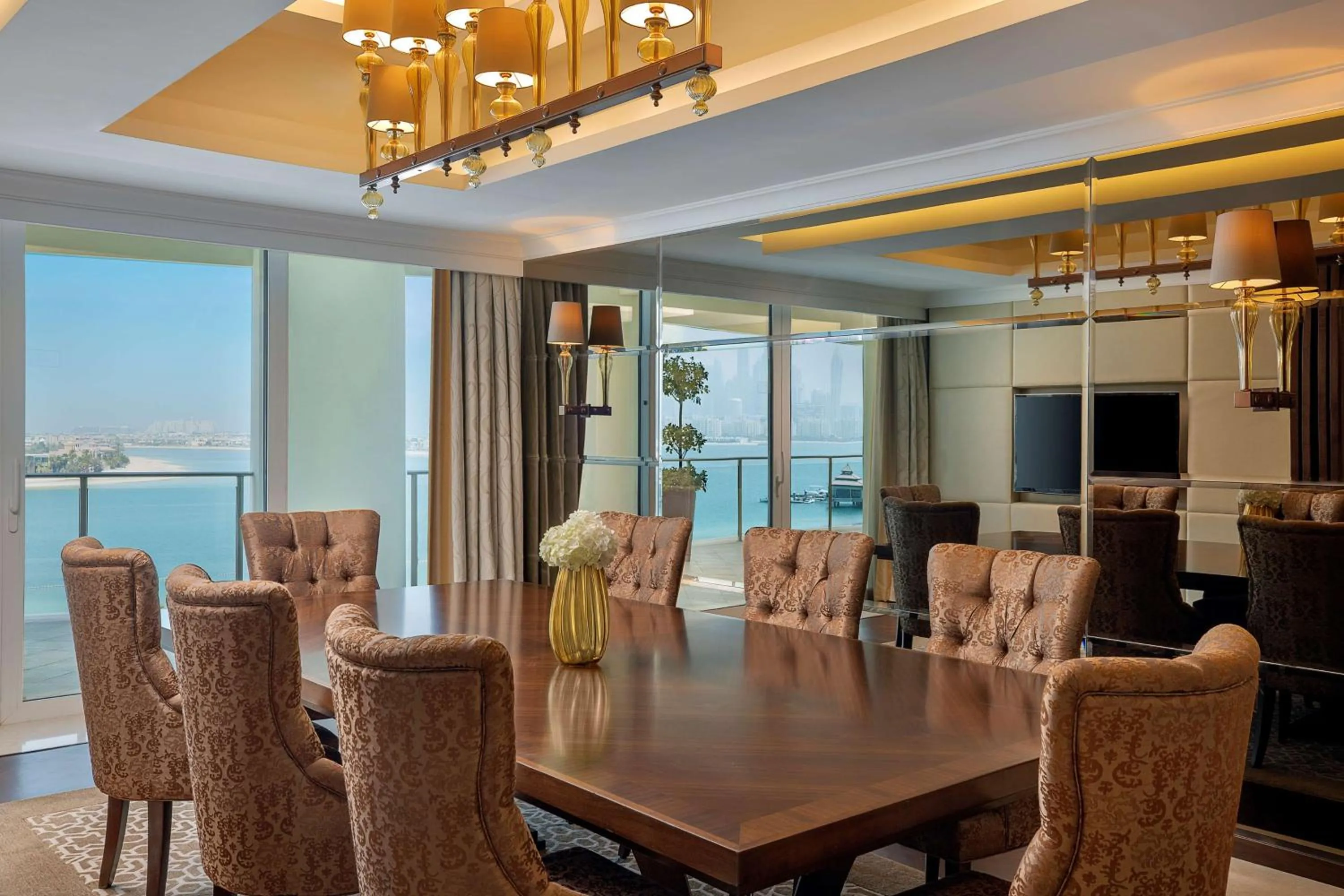Living room in Waldorf Astoria Dubai Palm Jumeirah