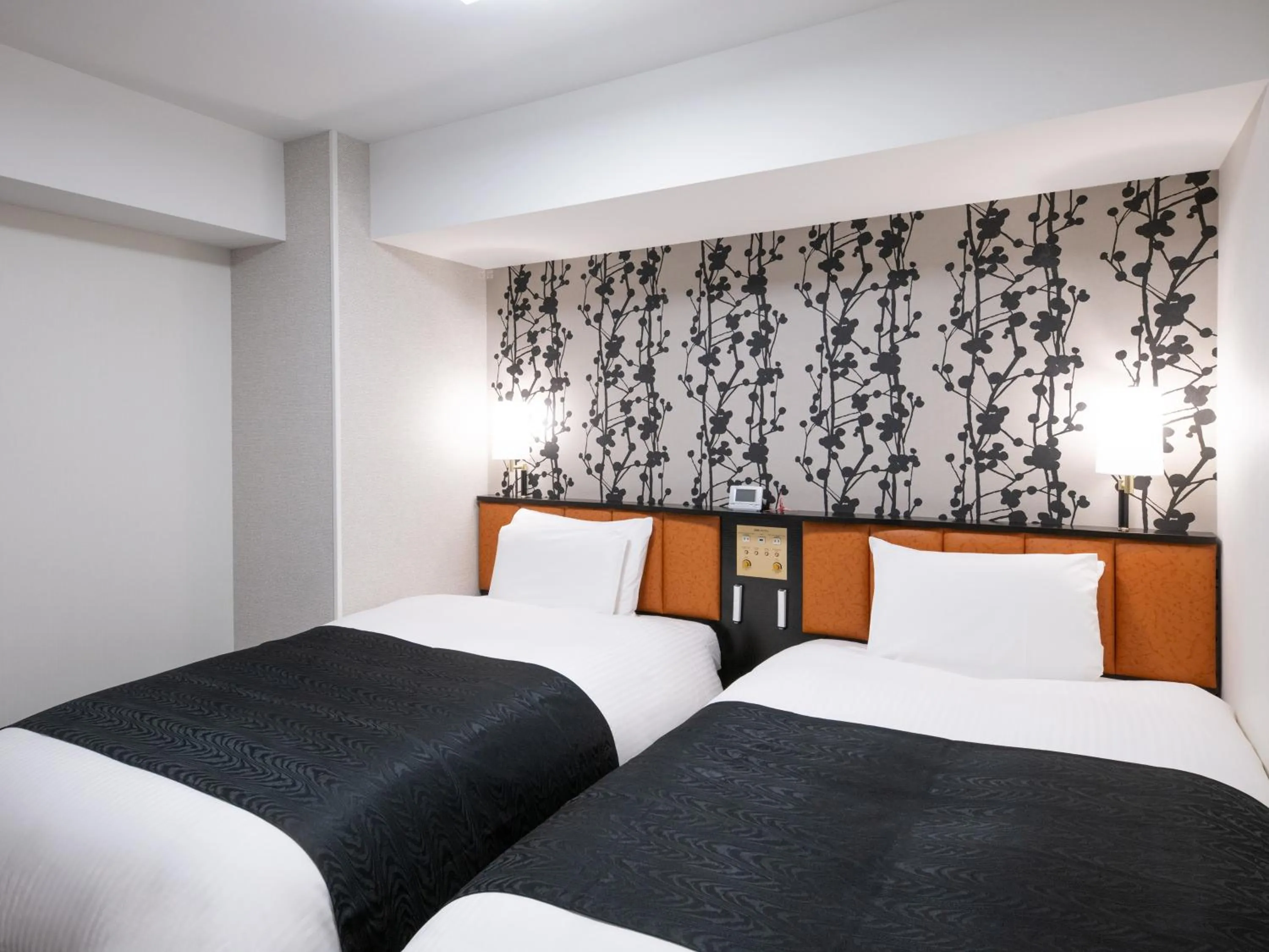 Photo of the whole room, Bed in APA Hotel Asakusabashi Ekimae