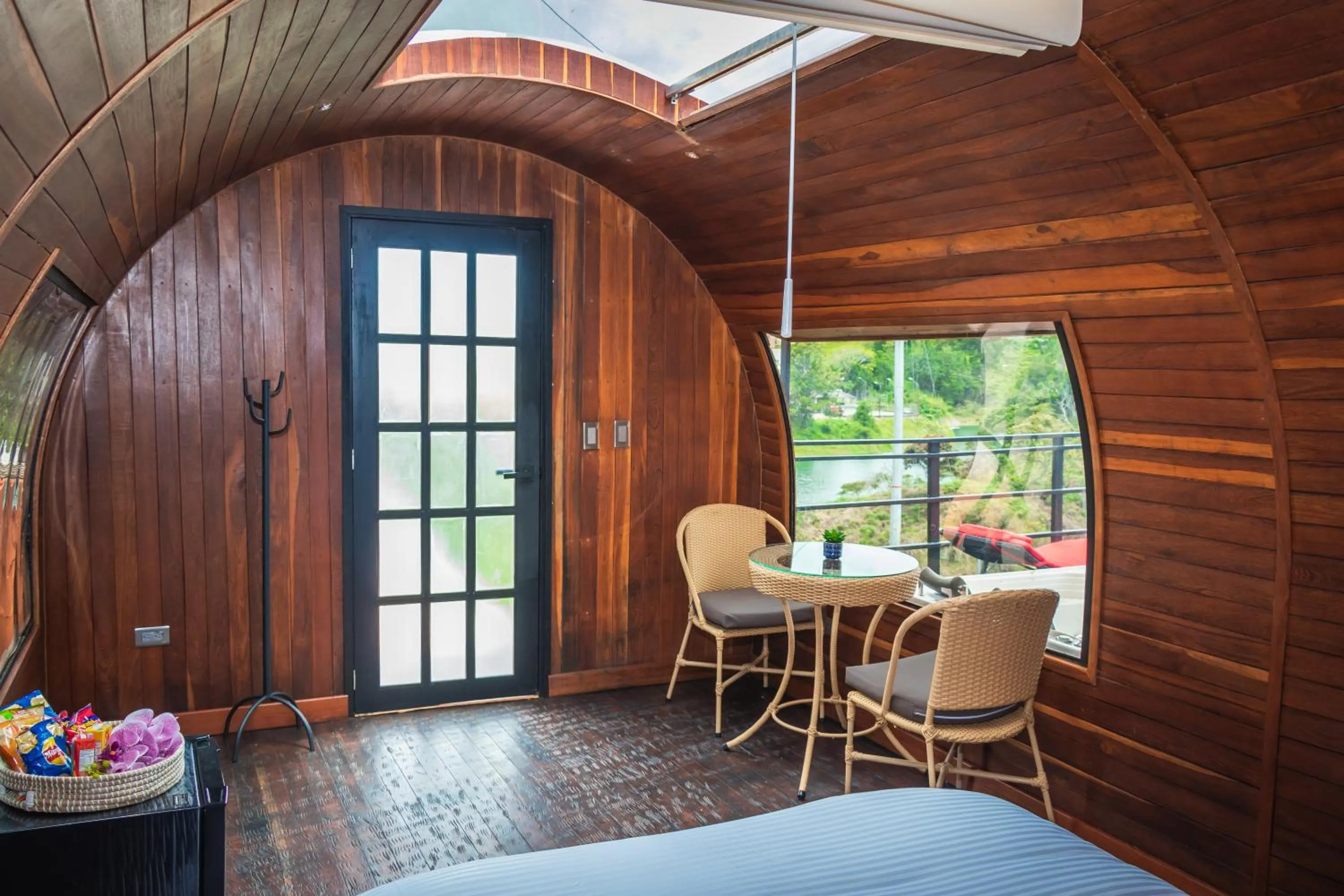 Food and drinks in Glamping The Mountain