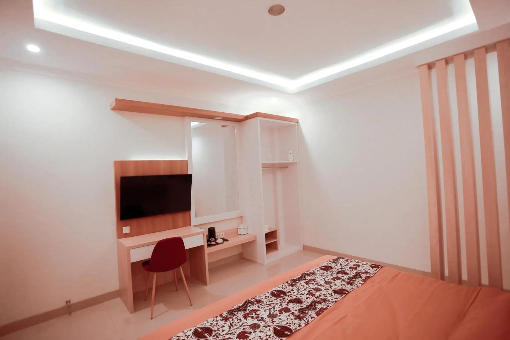 Photo of the whole room, Bed in Omah Nayan Guesthouse