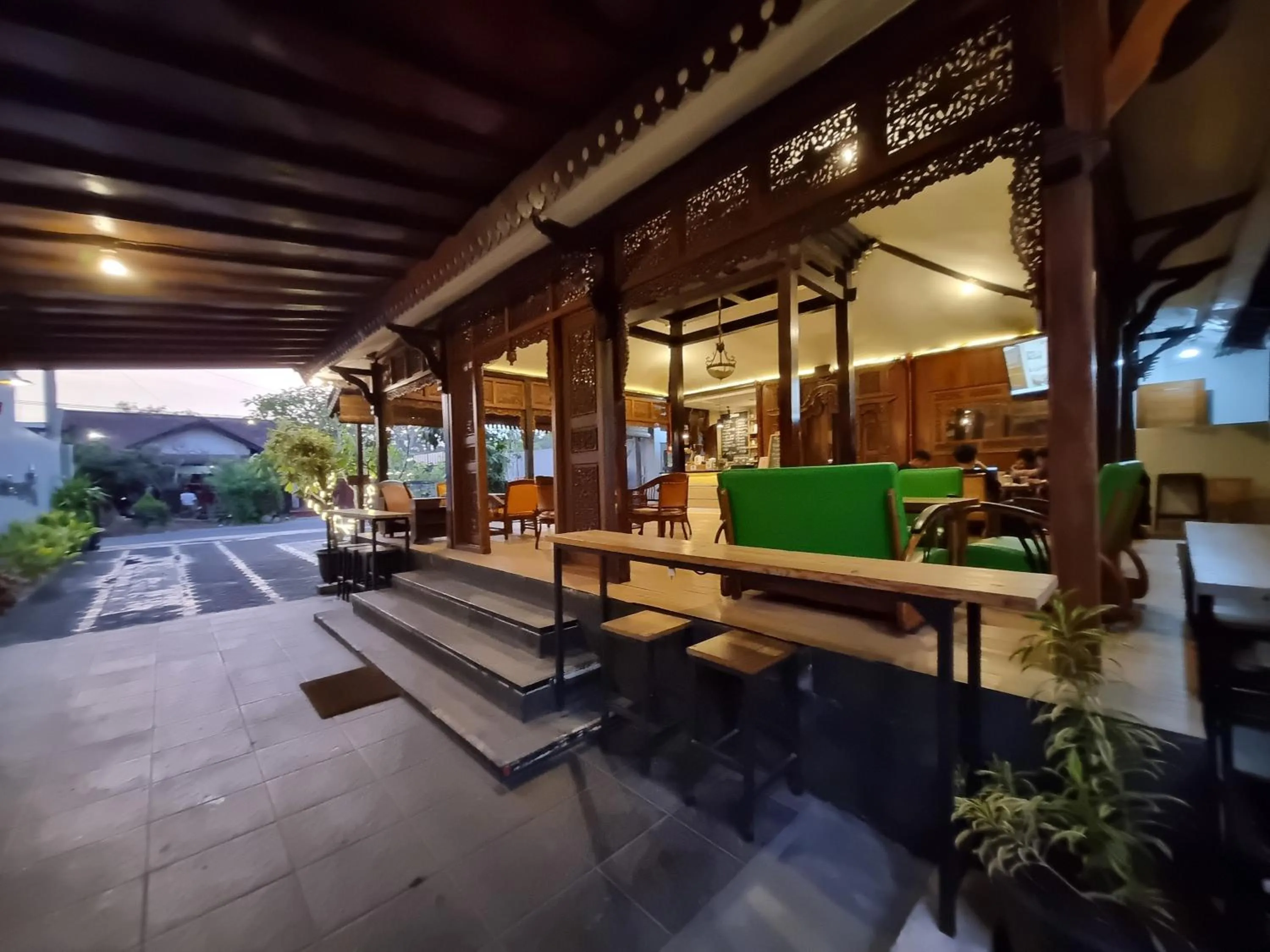 Restaurant/places to eat in Omah Nayan Guesthouse