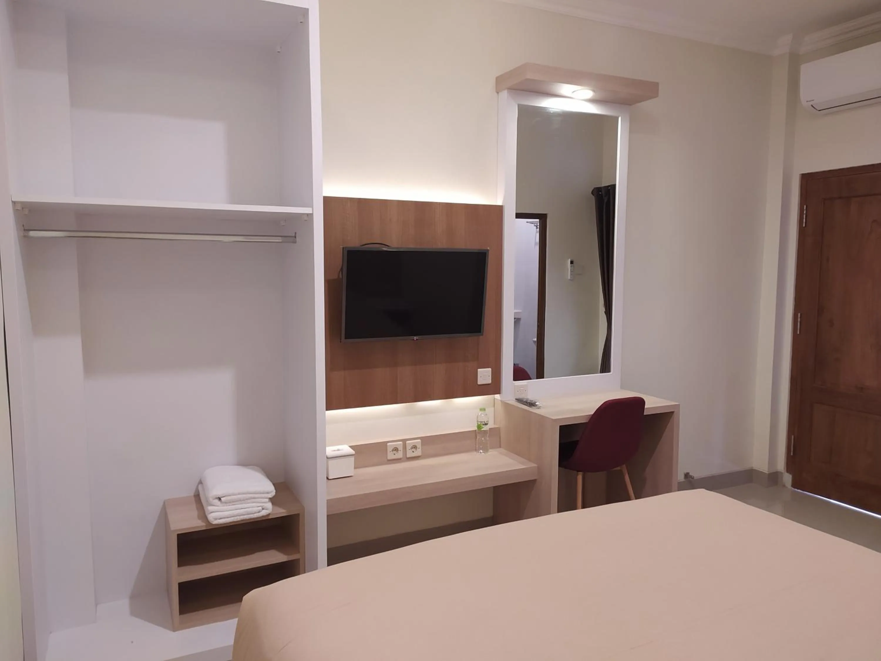 Bedroom, Bed in Omah Nayan Guesthouse