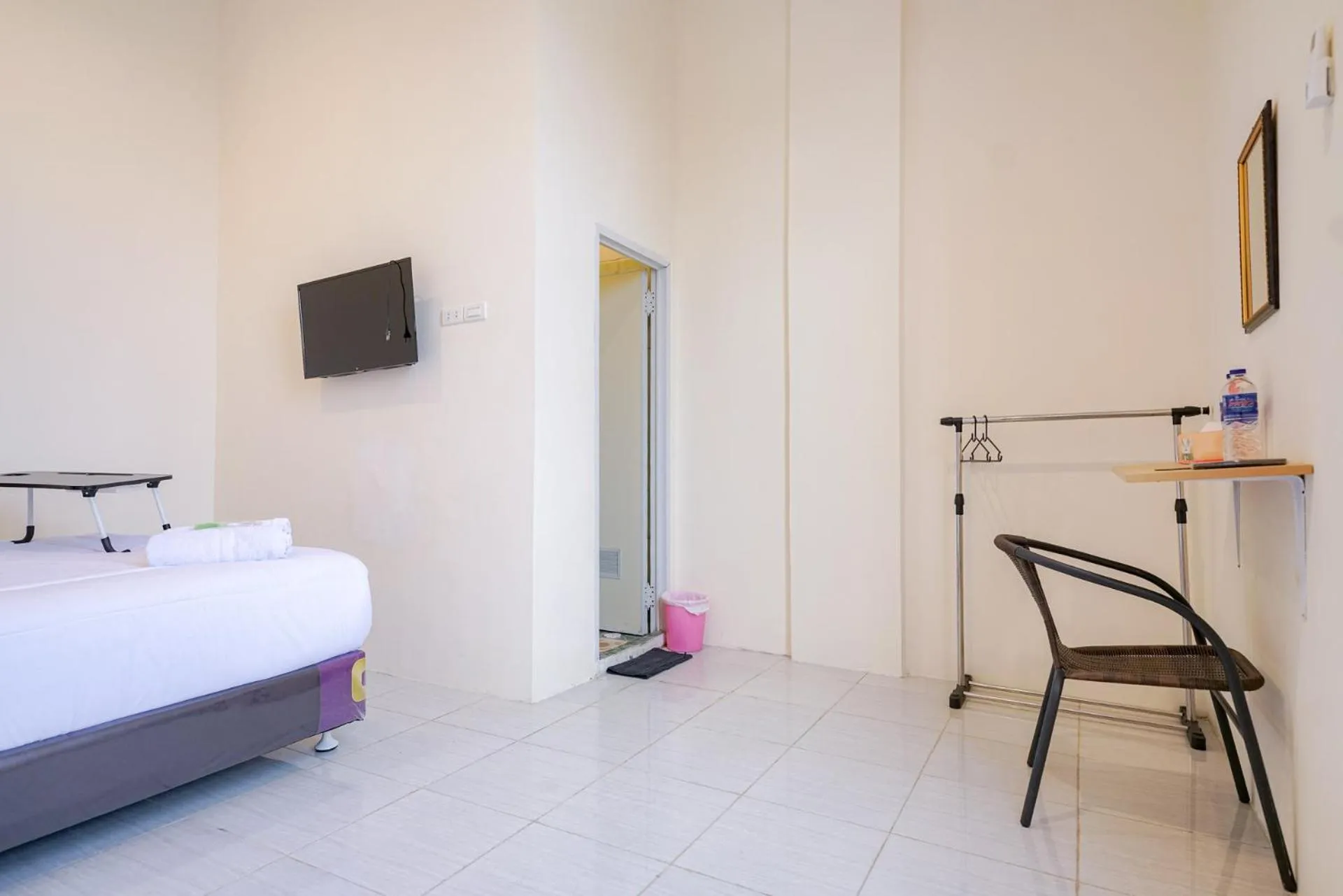 Bedroom, Bed in Urbanview Hotel Gatot Subroto Lampung by RedDoorz